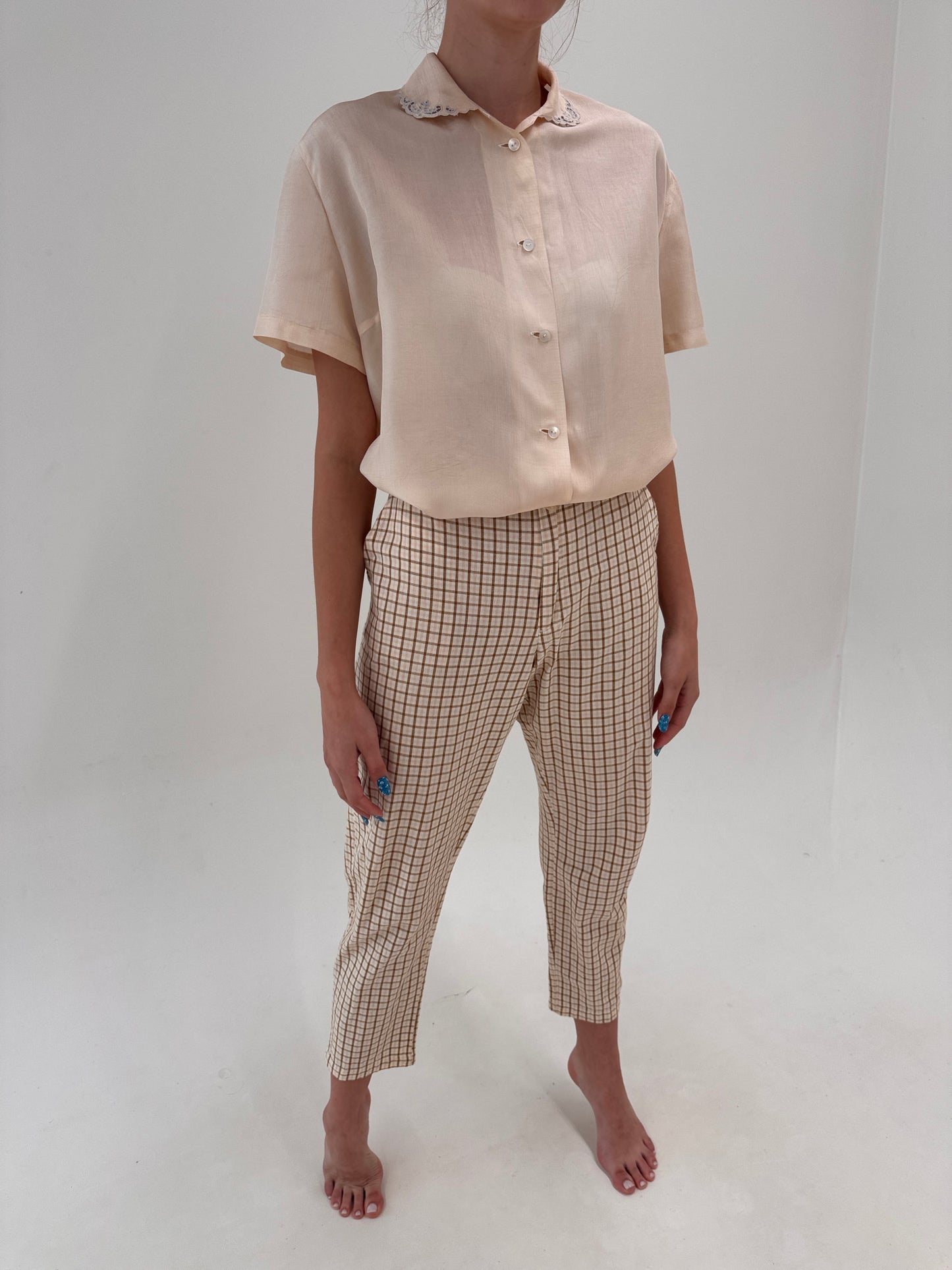 Pantaloni camel in carouri din pânză ușor modelatoare de in și bumbac