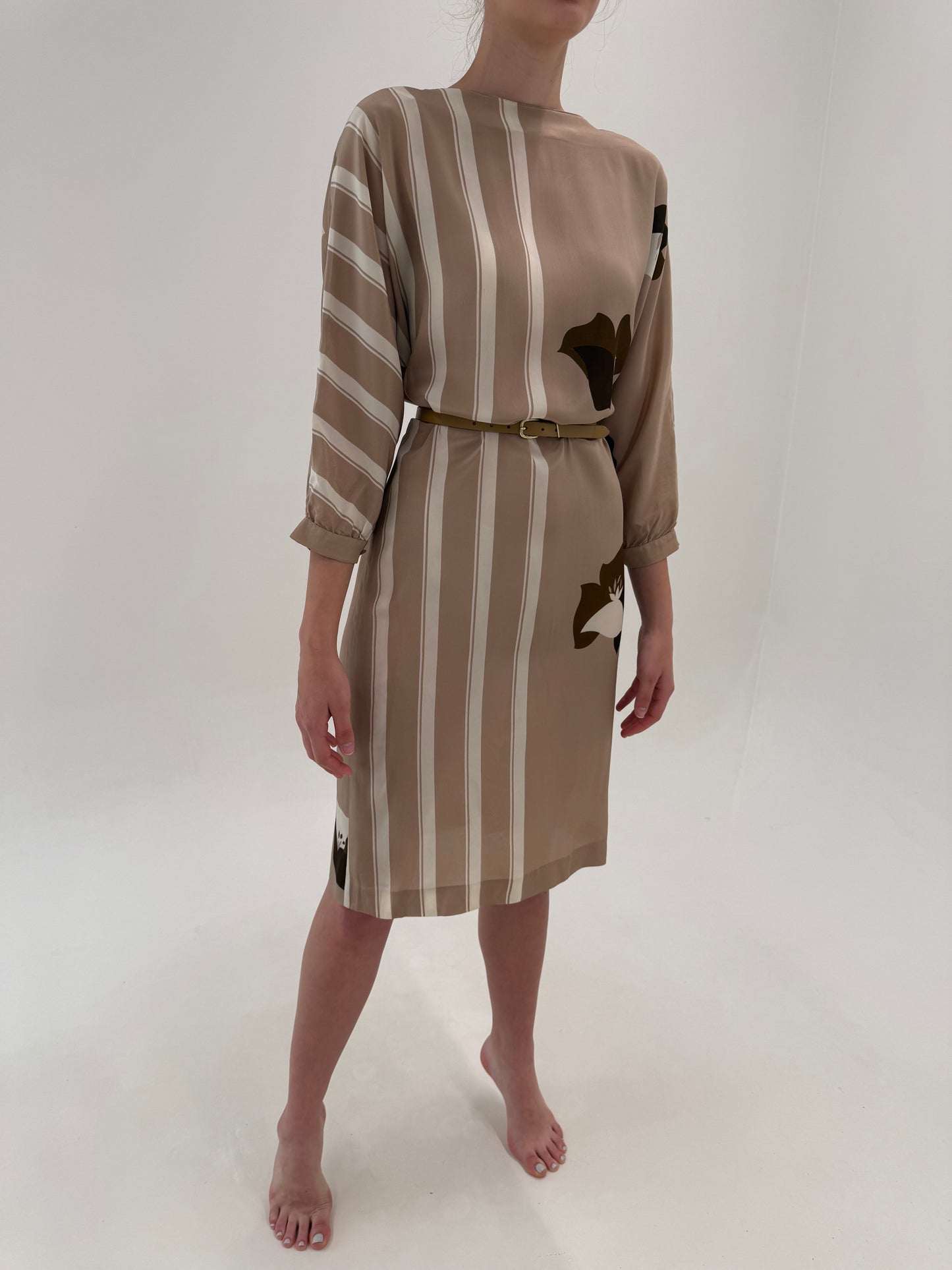Rochie vintage camel din mătase naturală în croi retro modern