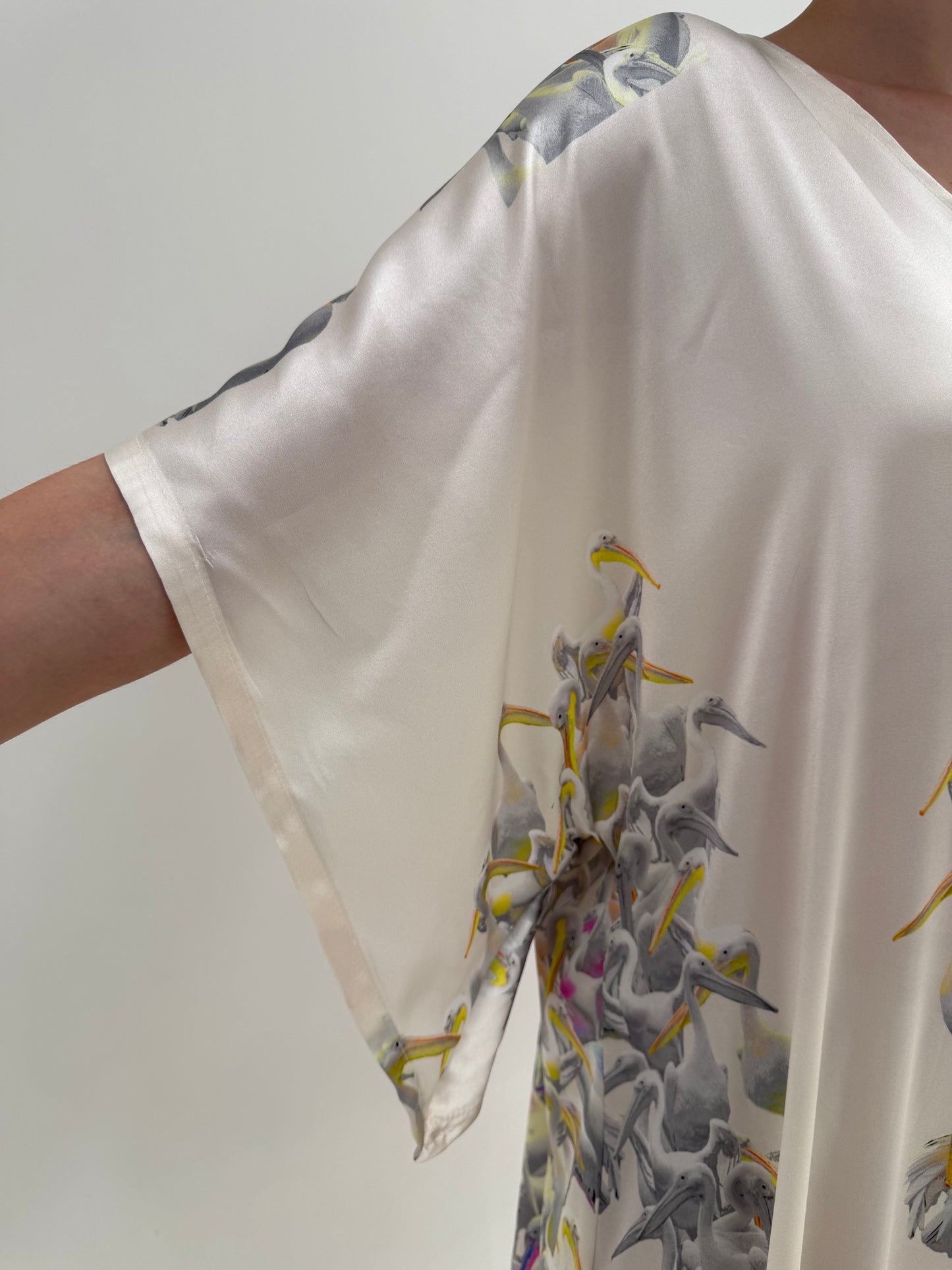 Kaftan tall nou din mătase naturală butter white cu print delicat