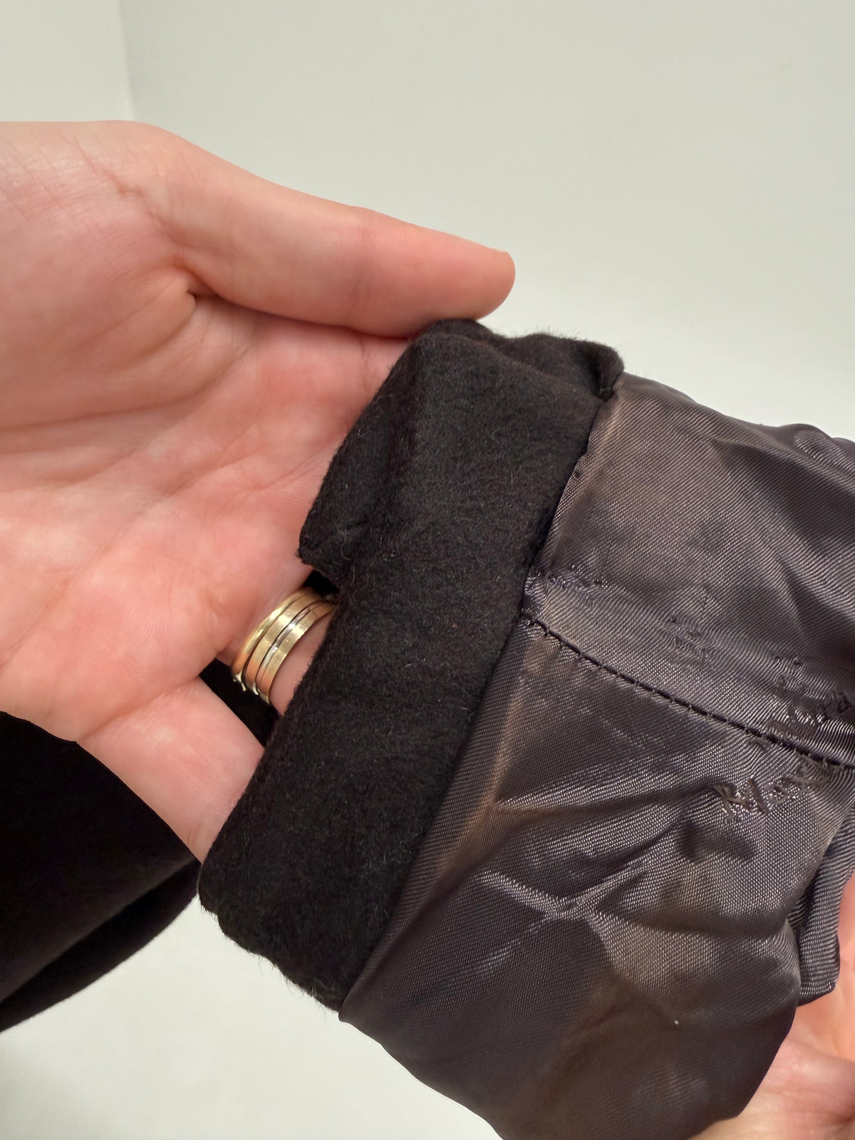Sacou Max Mara dark brown din stofă plină de lana extrem de fină cu închidere tip smoking