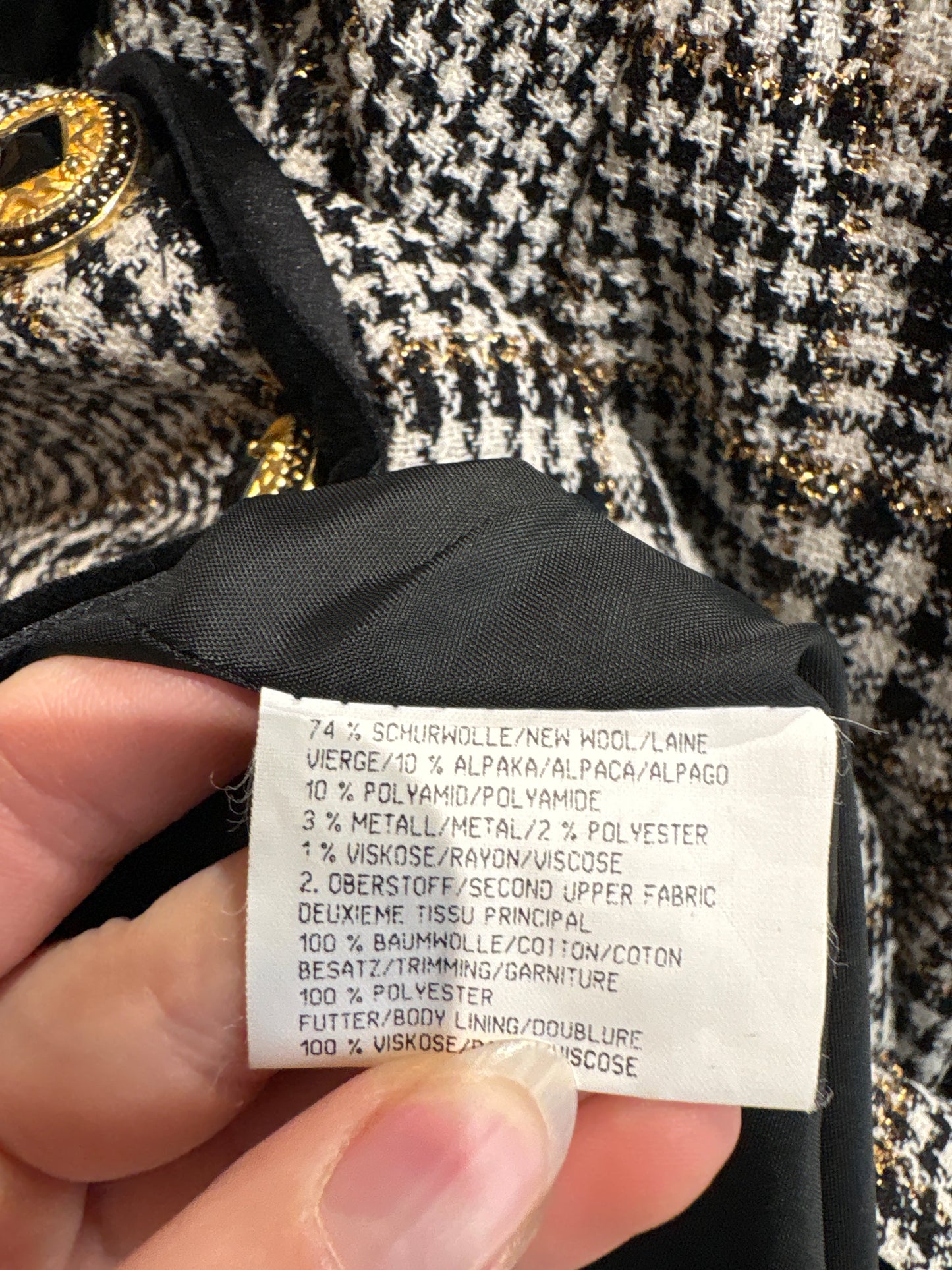 Sacou din tweed prețios de lana și alpaka cu inserții fine aurii în croi cambrat