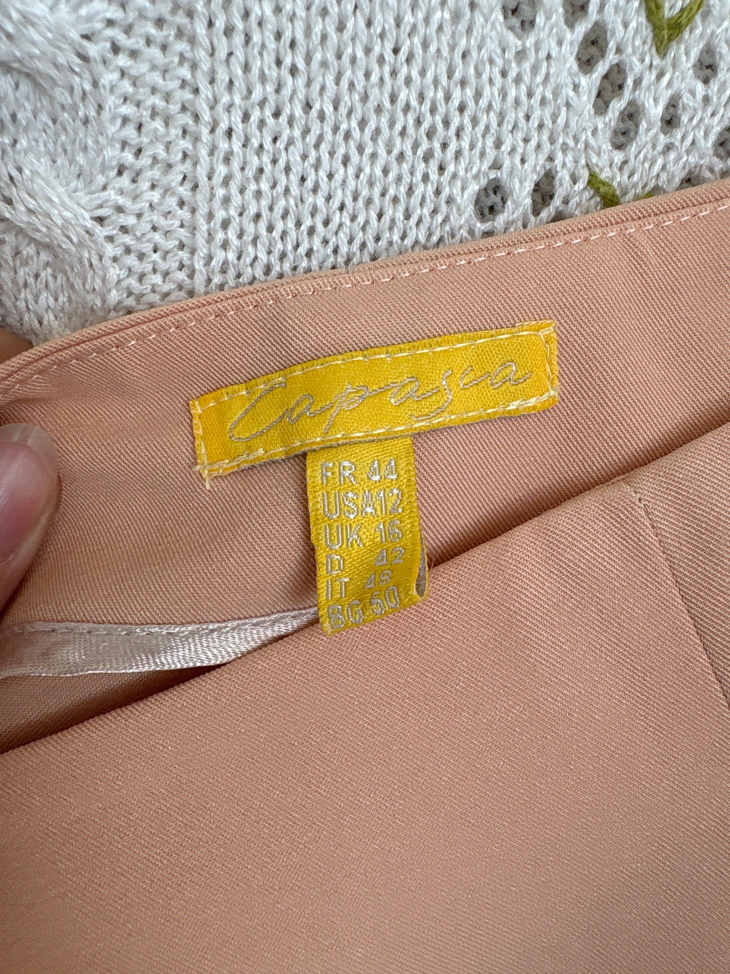 Pantaloni spre palazzo peach nude din stofita cu talie înaltă