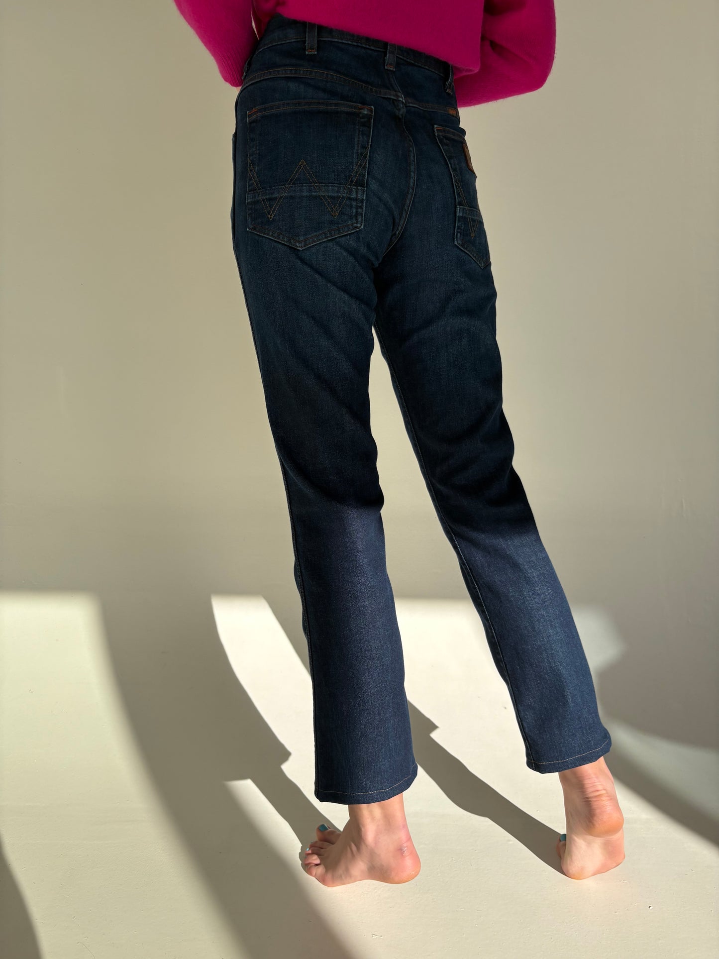 Jeans vintage premium Wrangler dark wash ușor modelatori