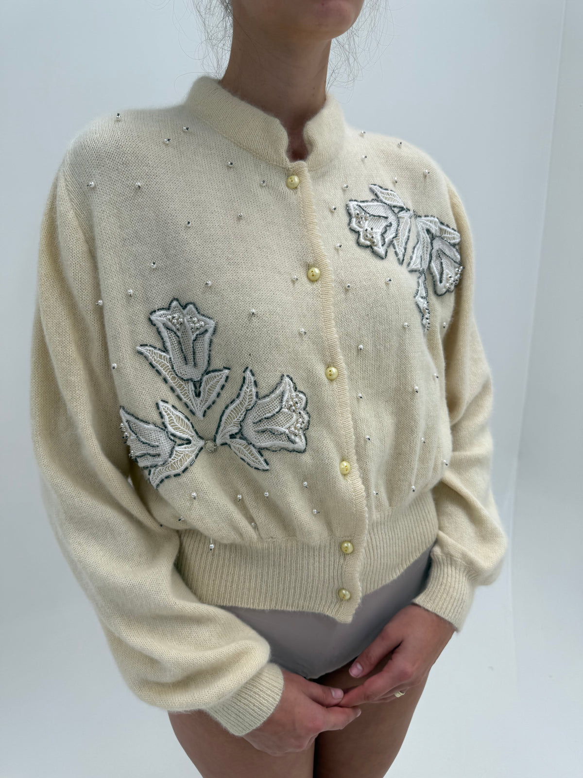 Cardigan bijuterie vintage italian cu aplicații manuale din lana extrafina și Angora