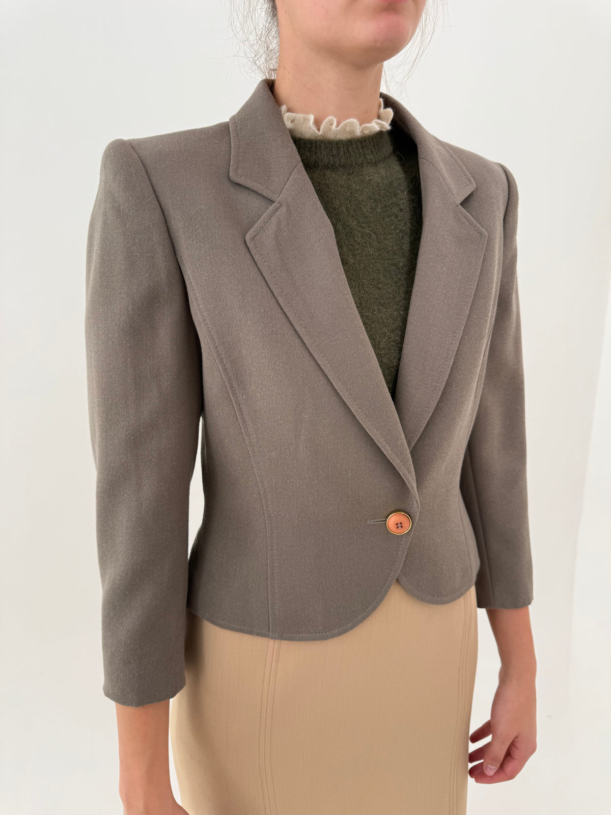 Sacou vintage nou de brand luxury italian light taupe cambrat din lana excepțională