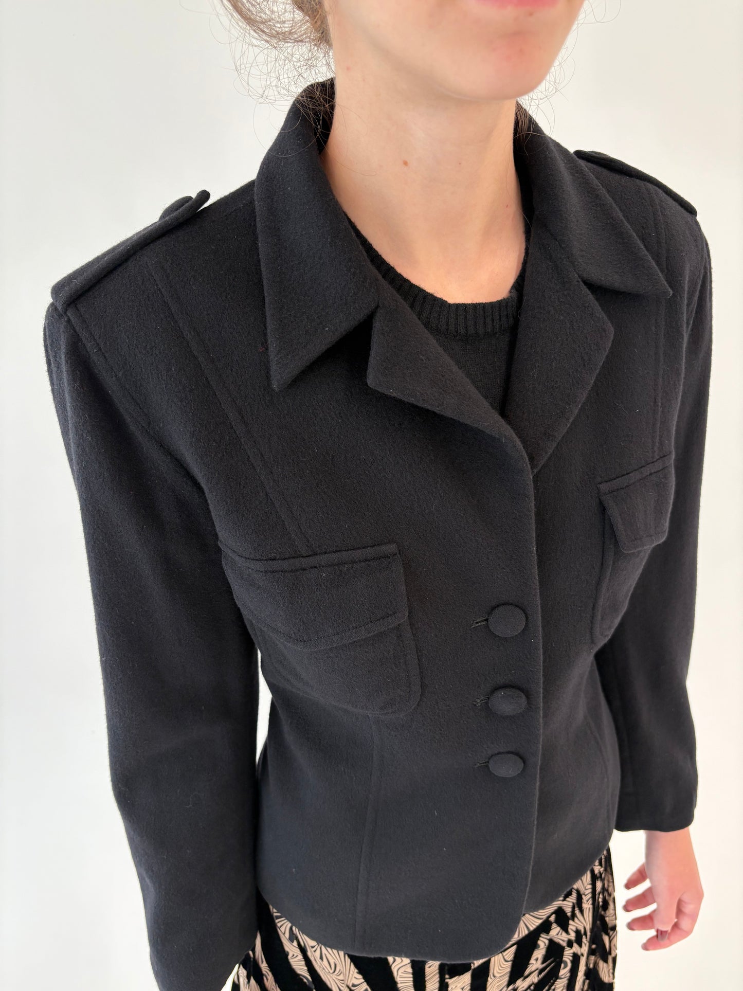 Jacheta din stofă de cașmir 100% plină cambrata neagră