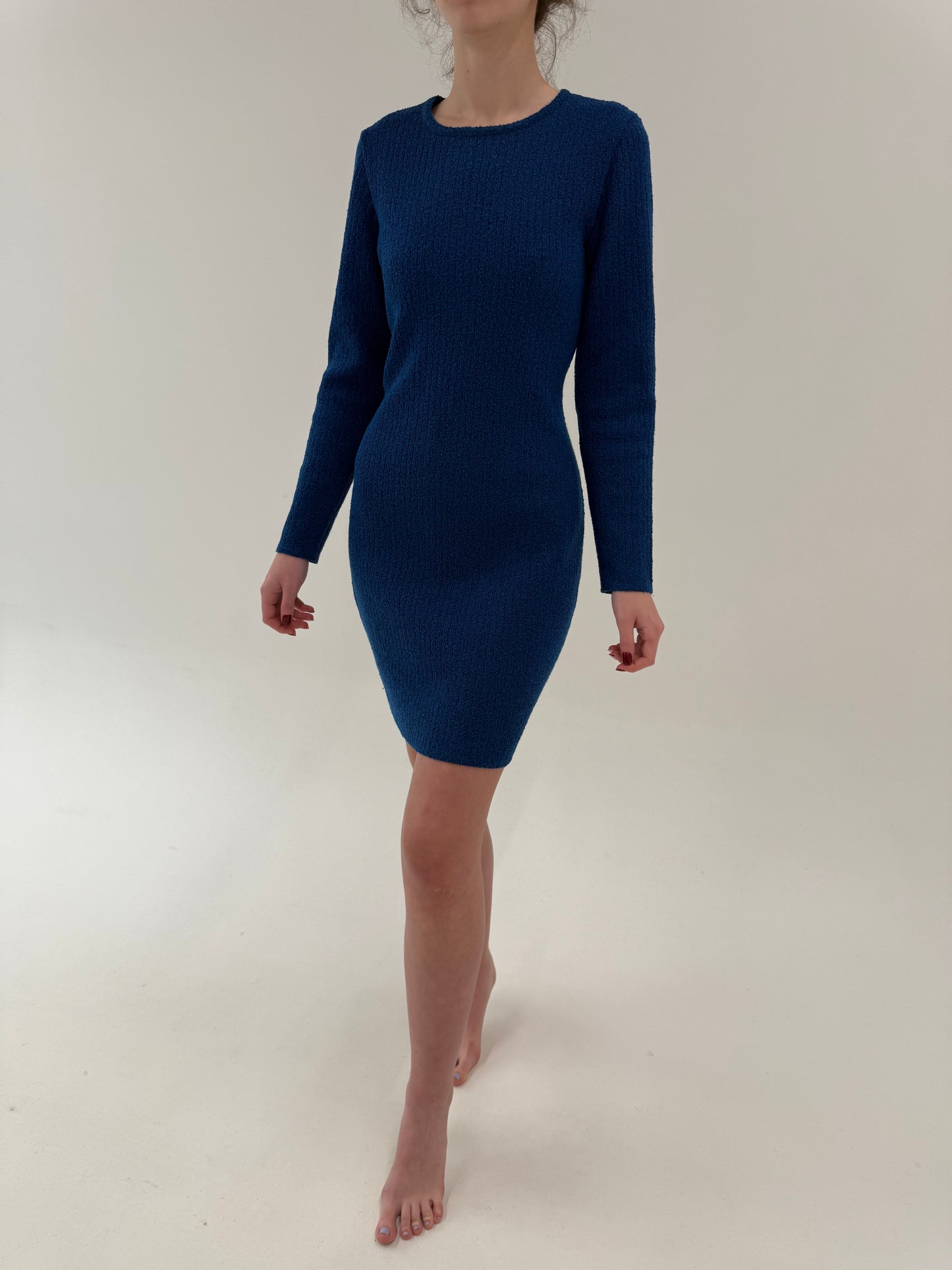 Rochie în croi cambrat din lana extrafina ușor modelatoare