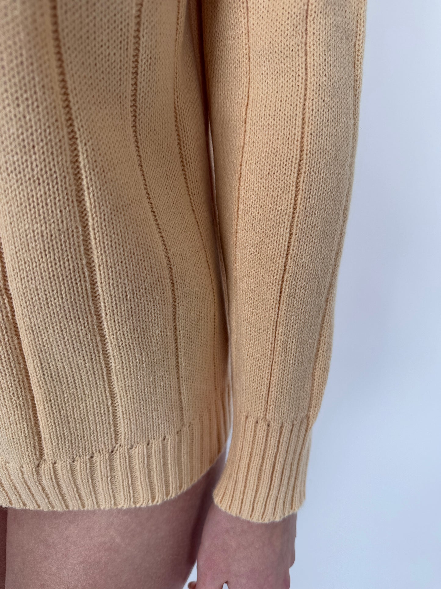 Maleta chimney wheat nude din lana extrafina cu nasturi metalici aurii
