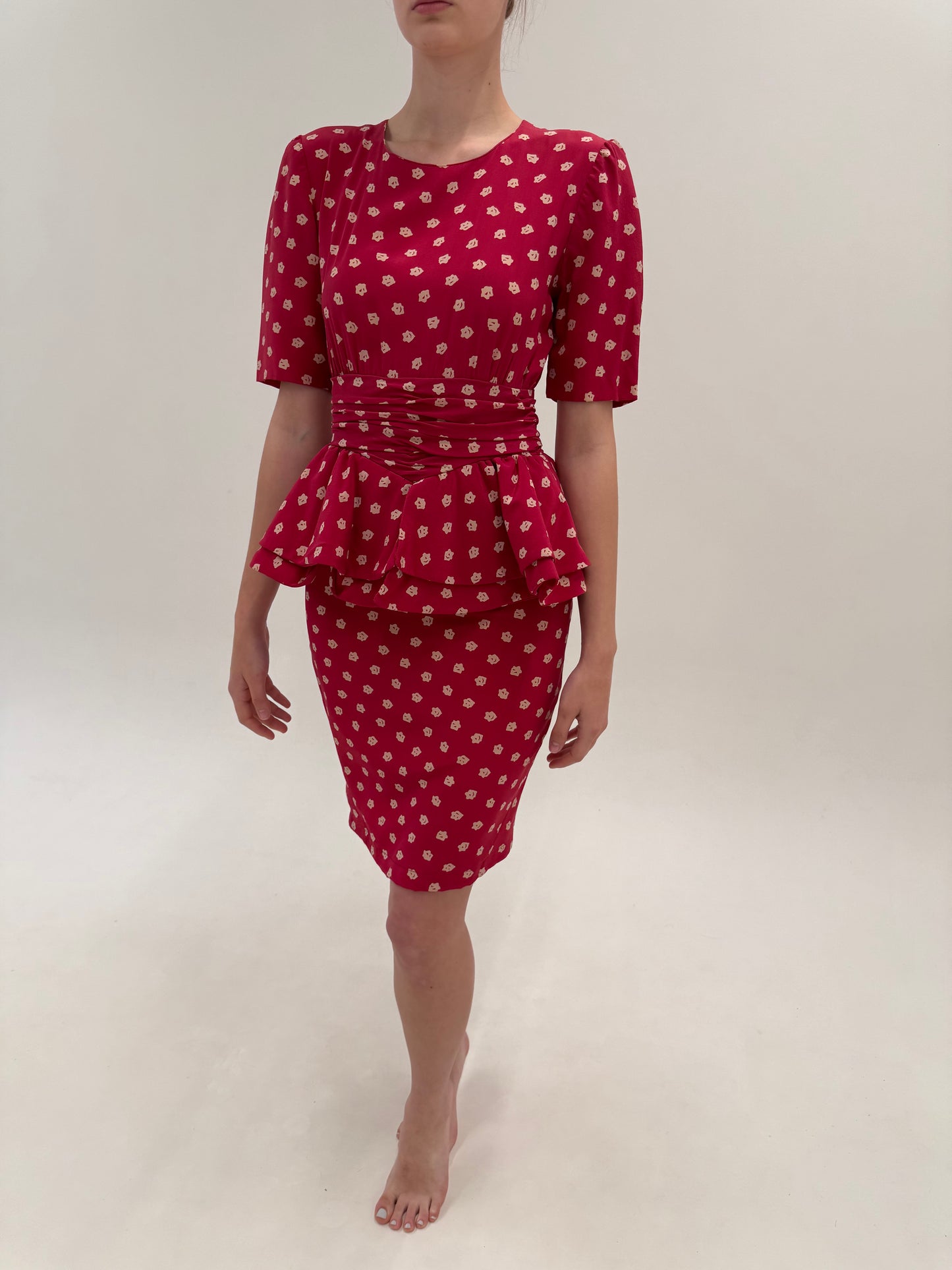 Rochie vintage cu talie ultra marcată și peplum din mătase naturală
