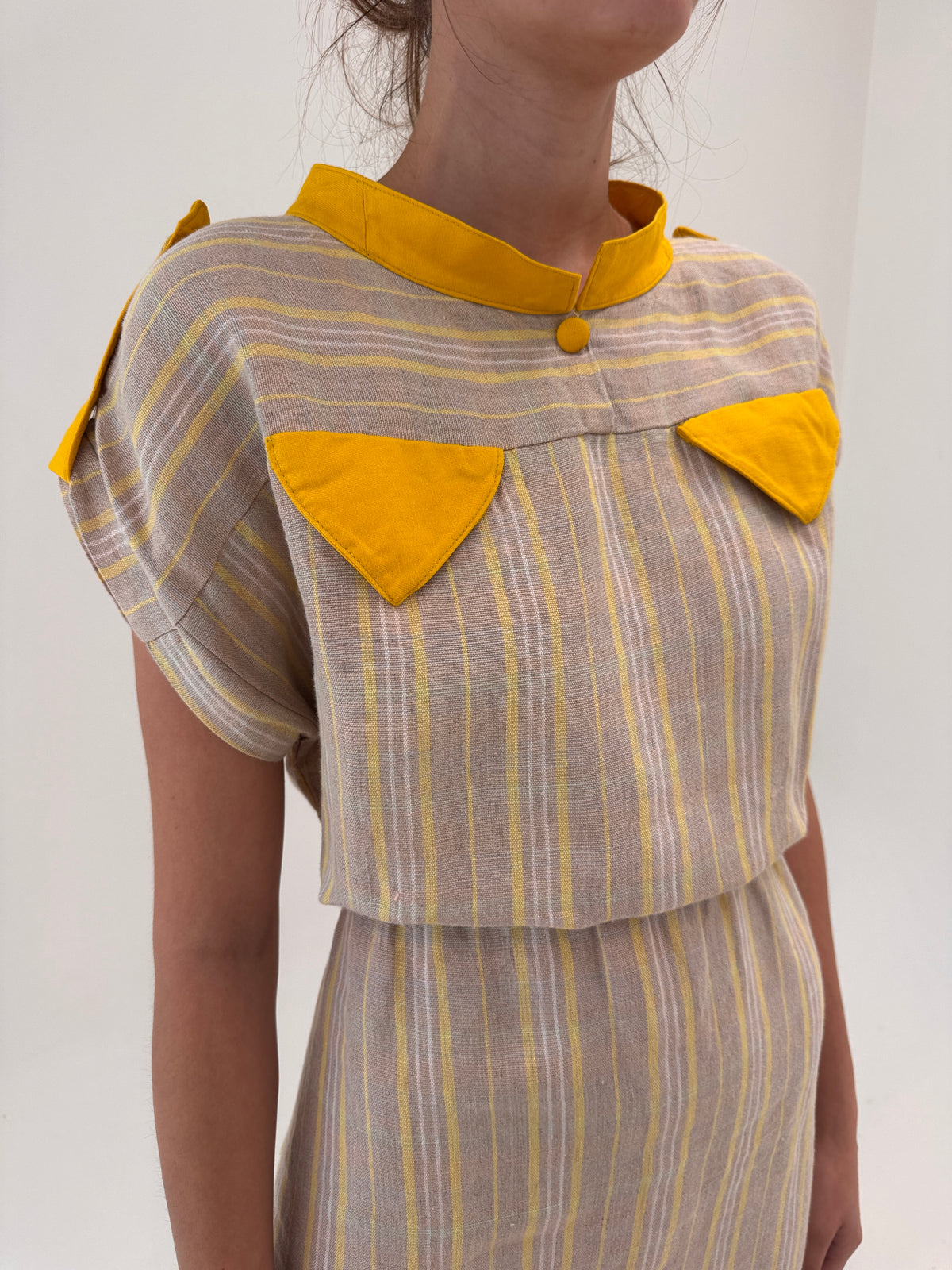 Rochie vintage în croi retro modern din panza excepțională de in