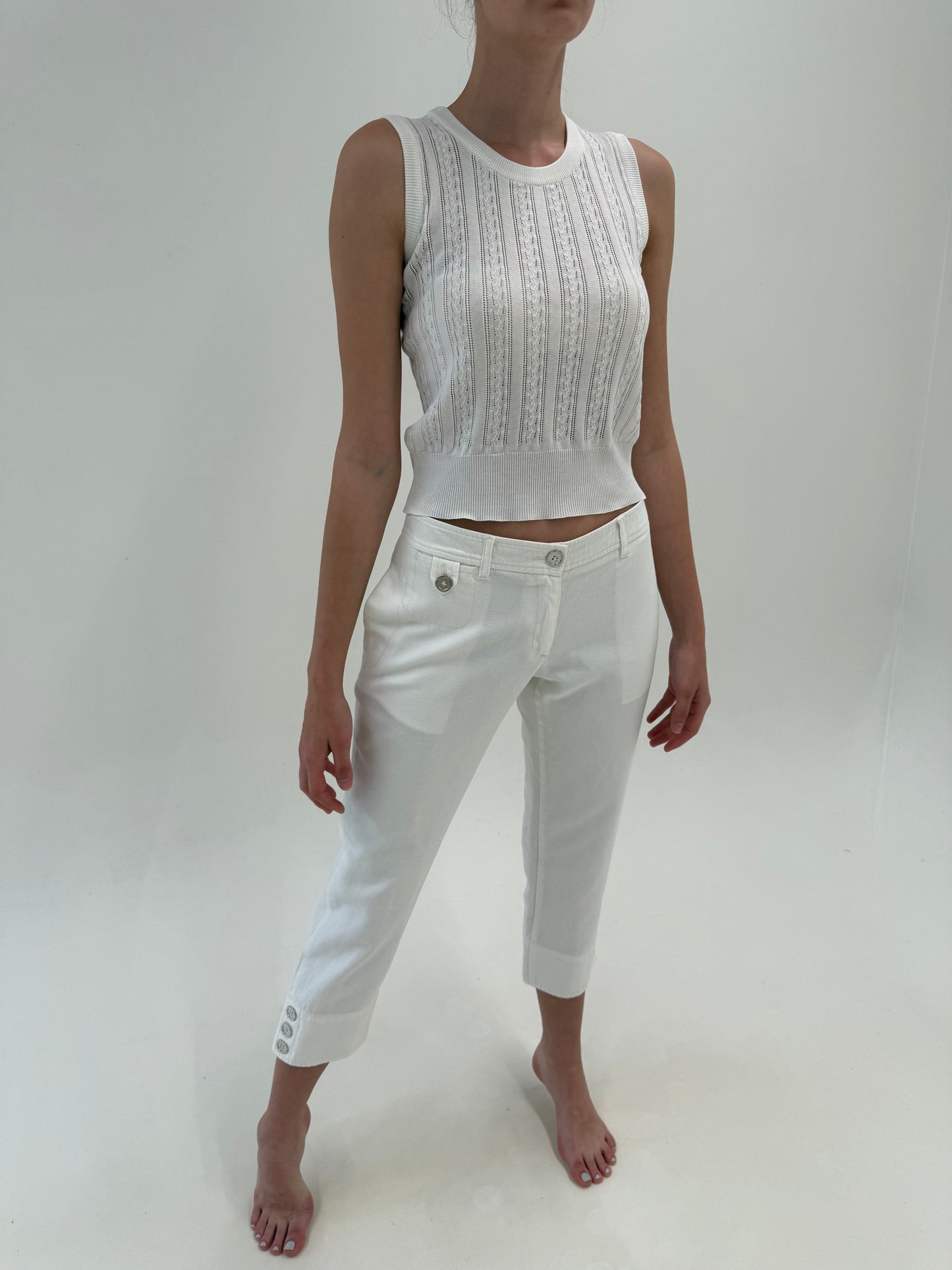 Pantaloni Moncler petite sau capri din pânză excepțională de bumbac