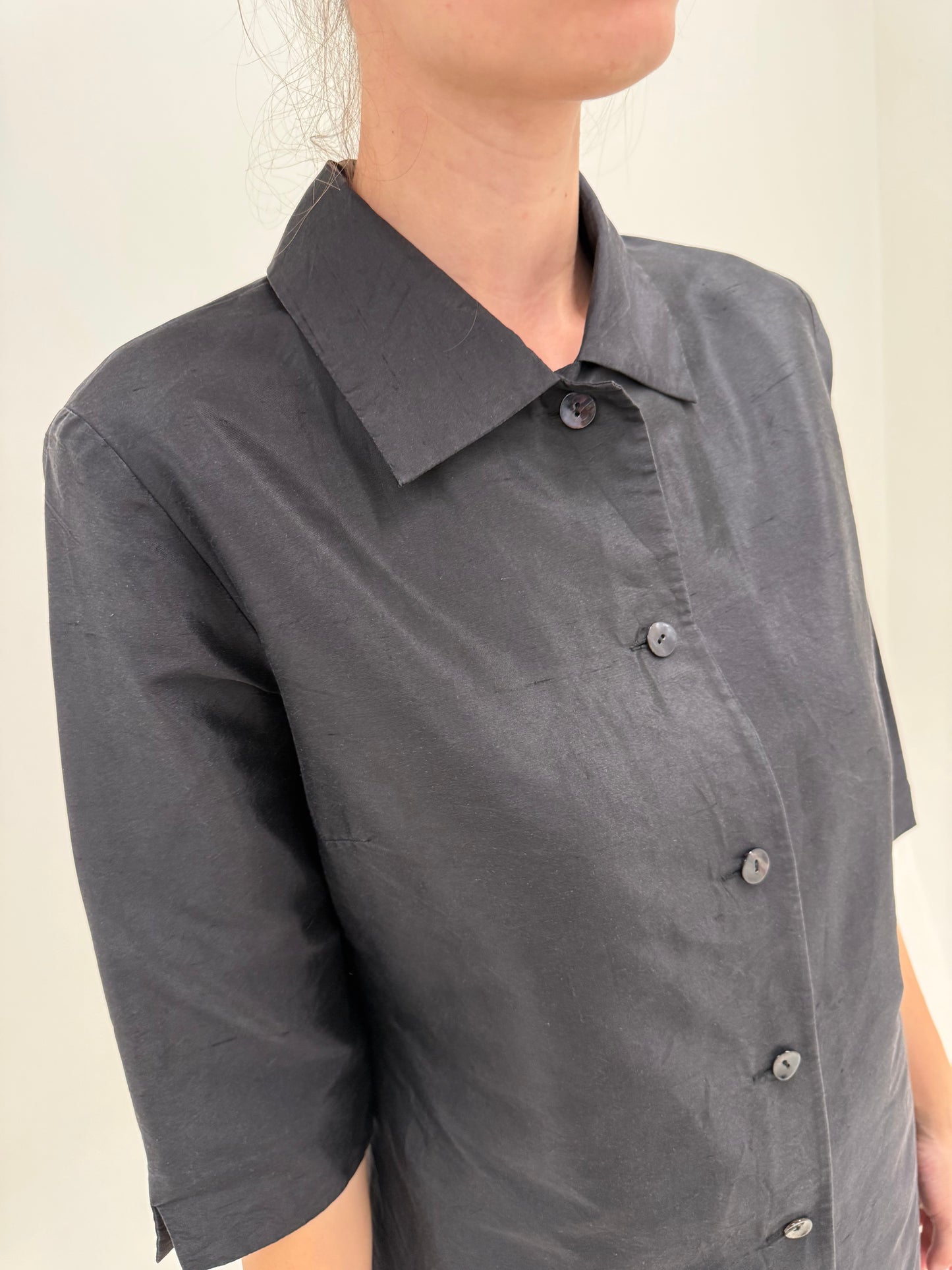 Overshirt / cămașa neagra din mătase naturală ușor structurată