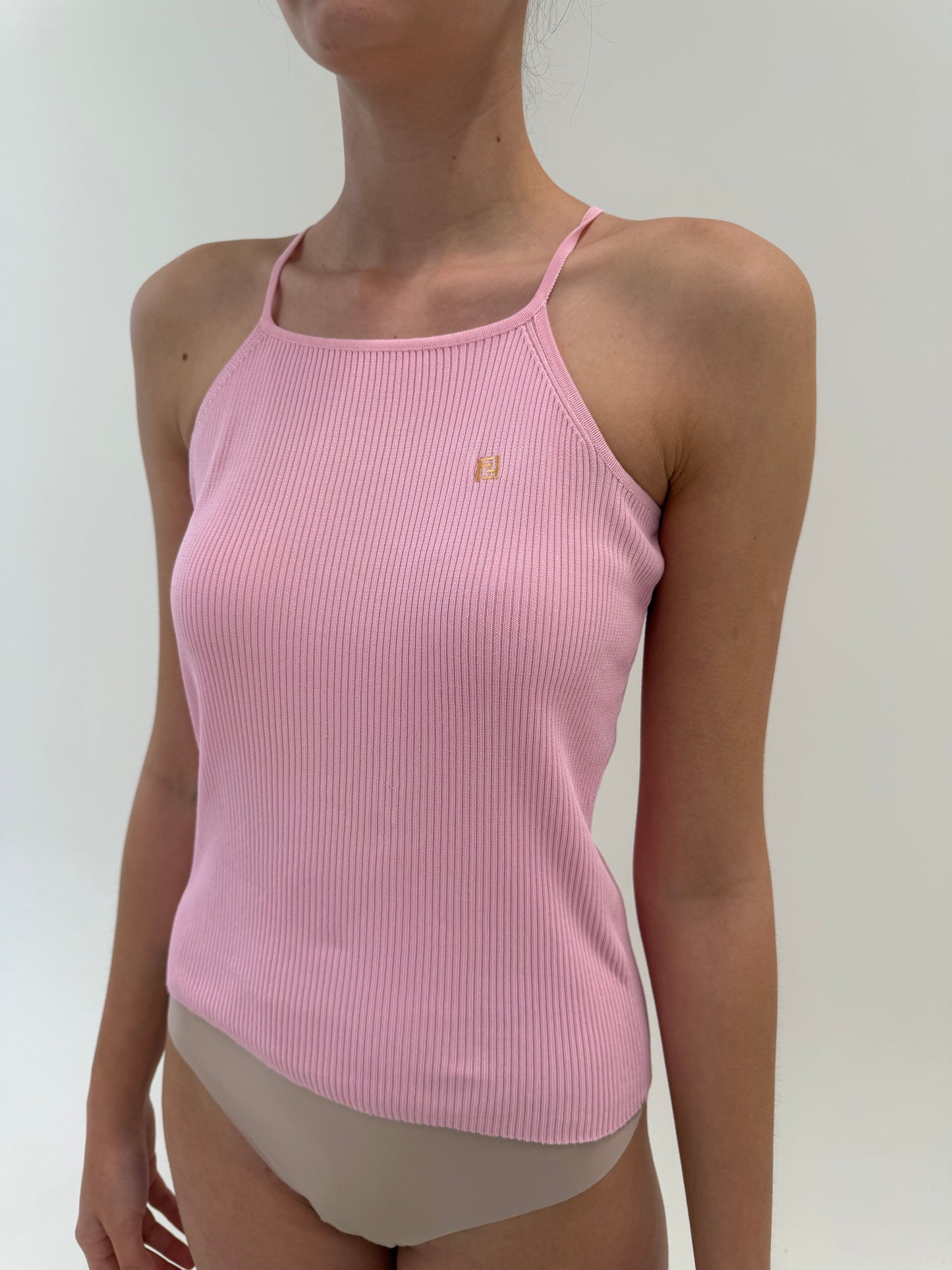 Top Fendi cu logoul discret al brandului din jerse ribbed powder pink