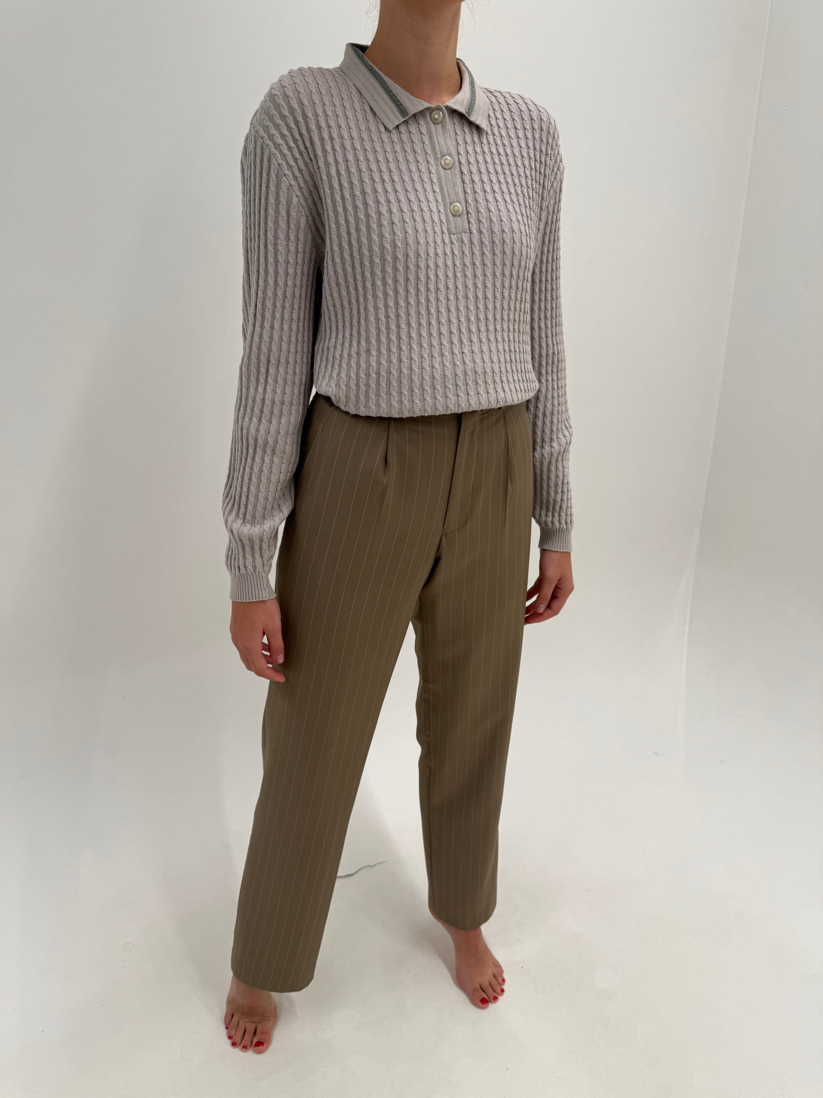 Costum greige Pierre Cardin cu dungi fine verticale din stofă extrafina din mix de lana