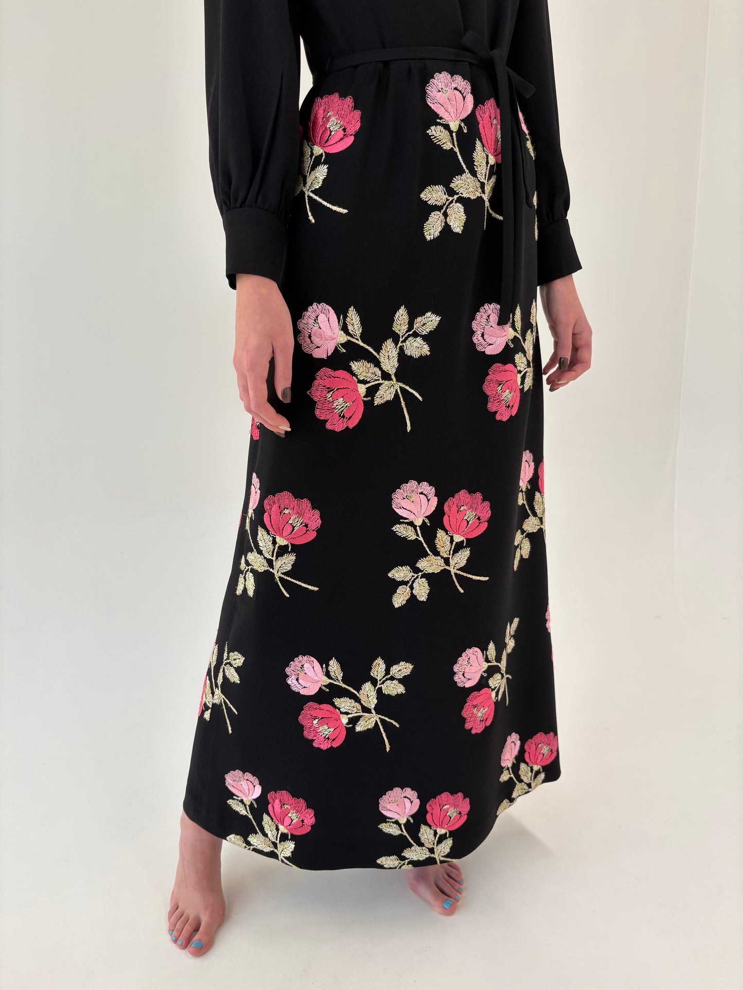 LBD vintage maxi cu broderie excepțională cu bujori și talie marcată