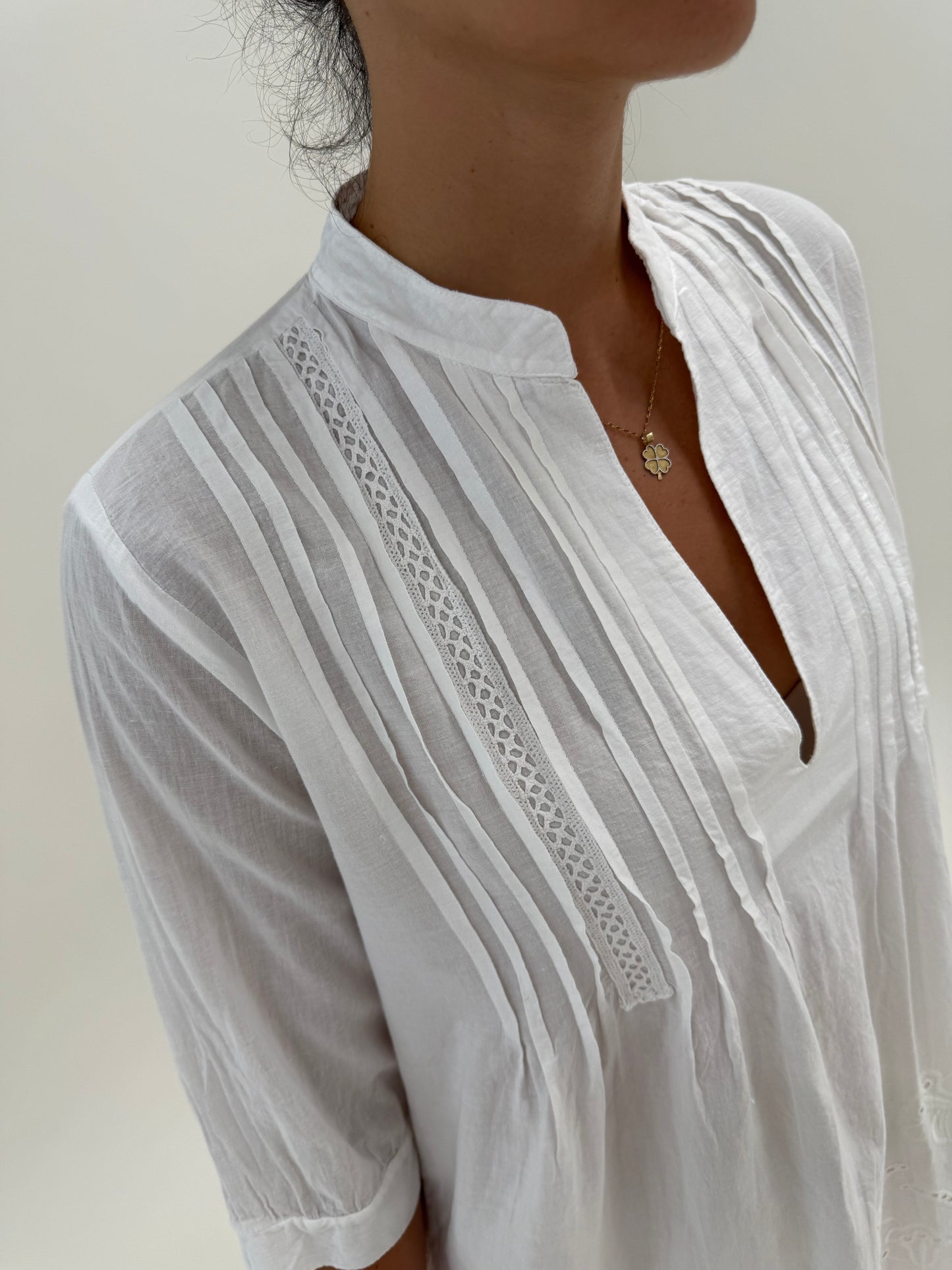 Rochie tip tunica în croi lejer din pânză moale de bumbac cu broderie anglaise