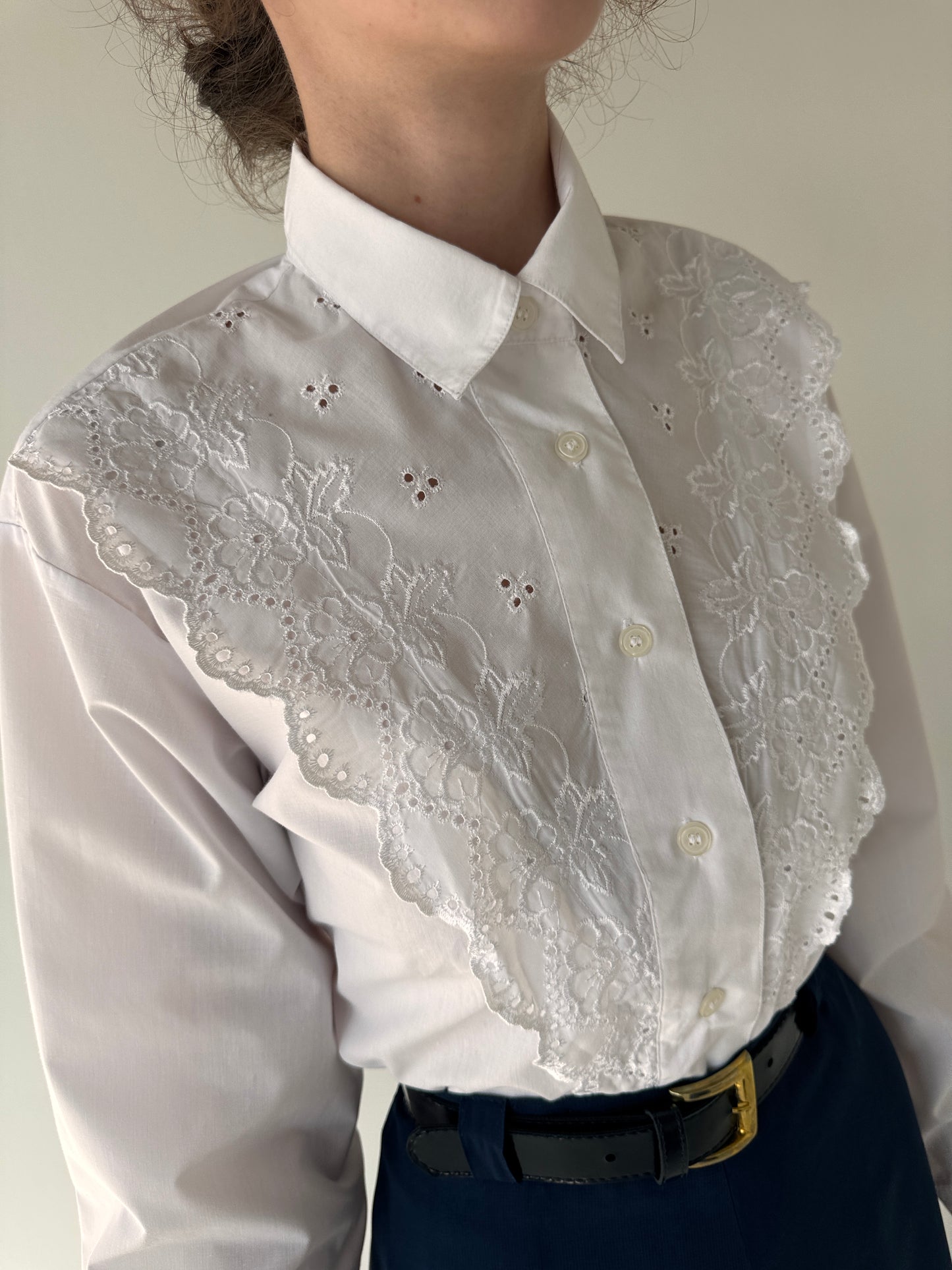 Cămașa vintage cu broderie anglaise din bumbac