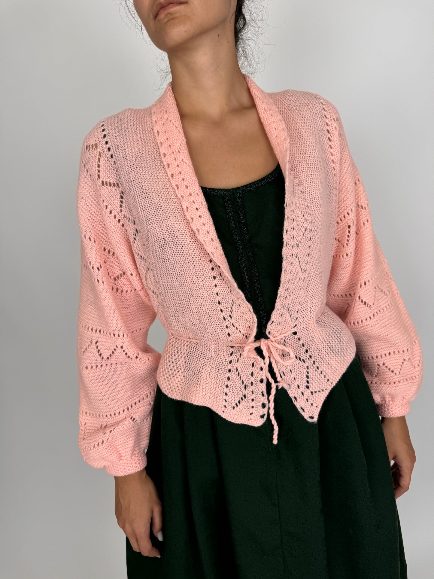 Cardigan vintage bijuterie  roz pudrat lucrat manual