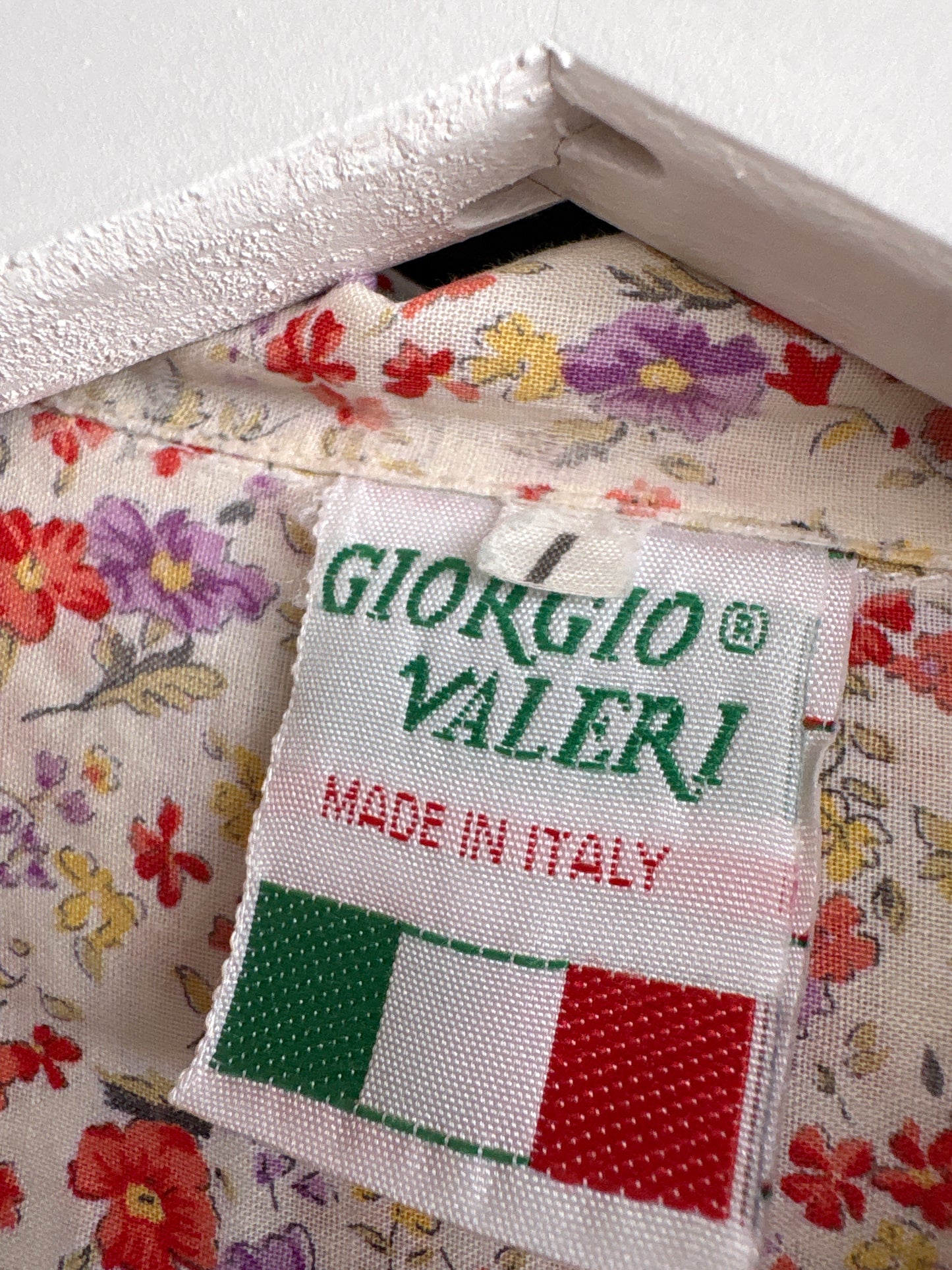 Cămașa vintage din panzica de bumbac cu umeri bufanți și print floral delicat