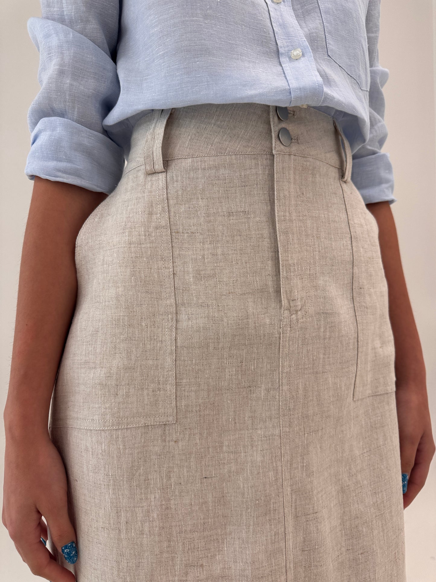 Fustă sand nude în croi minimalist midi lung cu talie ultra marcată din în premium