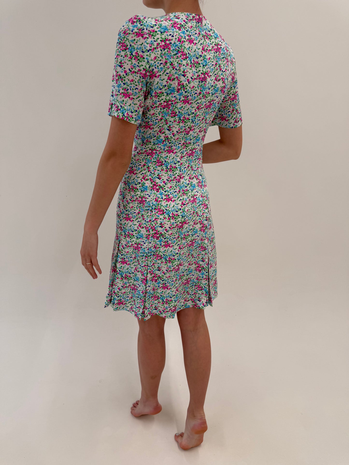 Rochie din mătase naturală cu print floral superb și talie ușor marcată