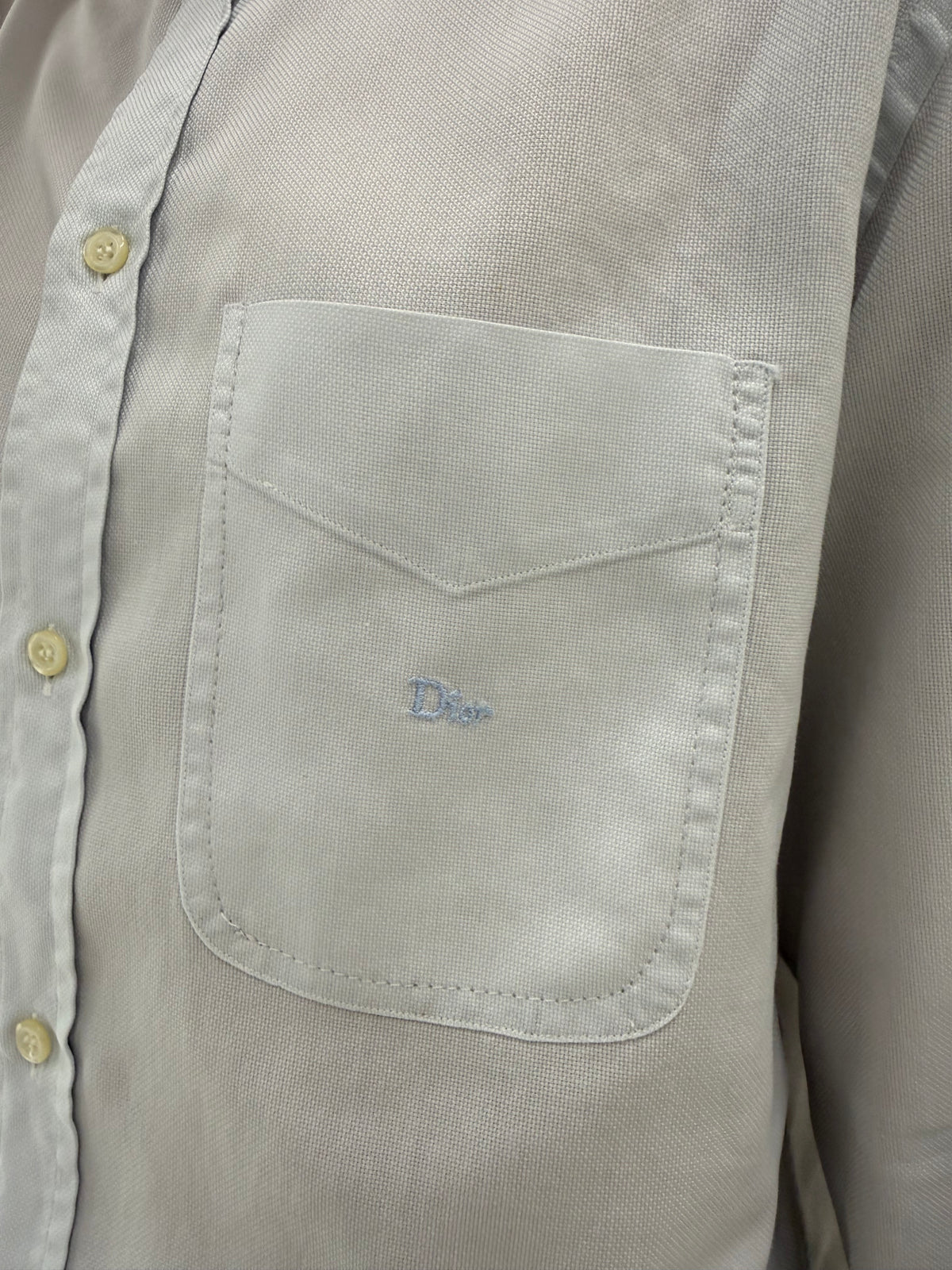 Cămașa Dior tall baby blue cu logoul discret brodat din bumbac pique excepțional