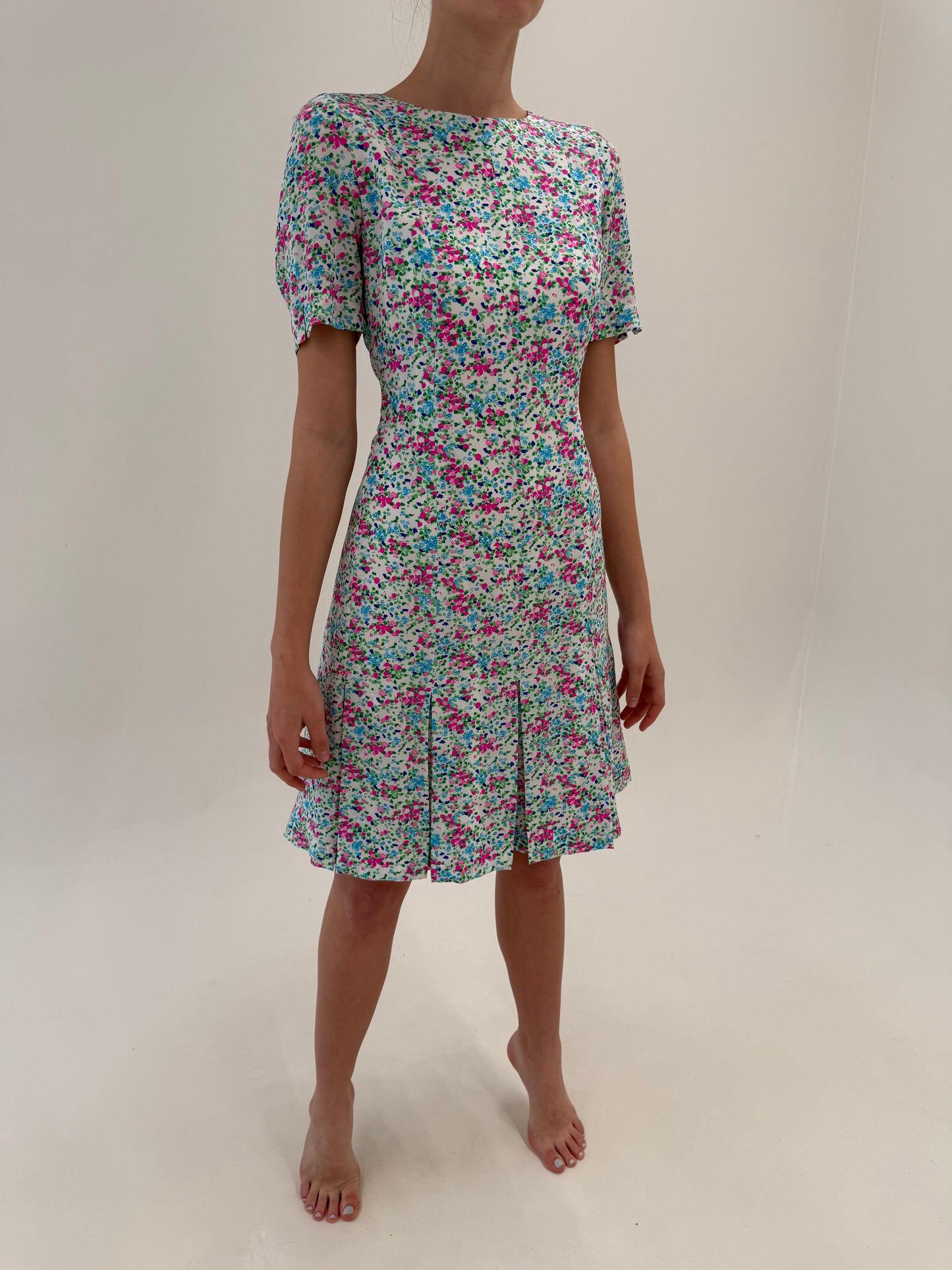 Rochie din mătase naturală cu print floral superb și talie ușor marcată