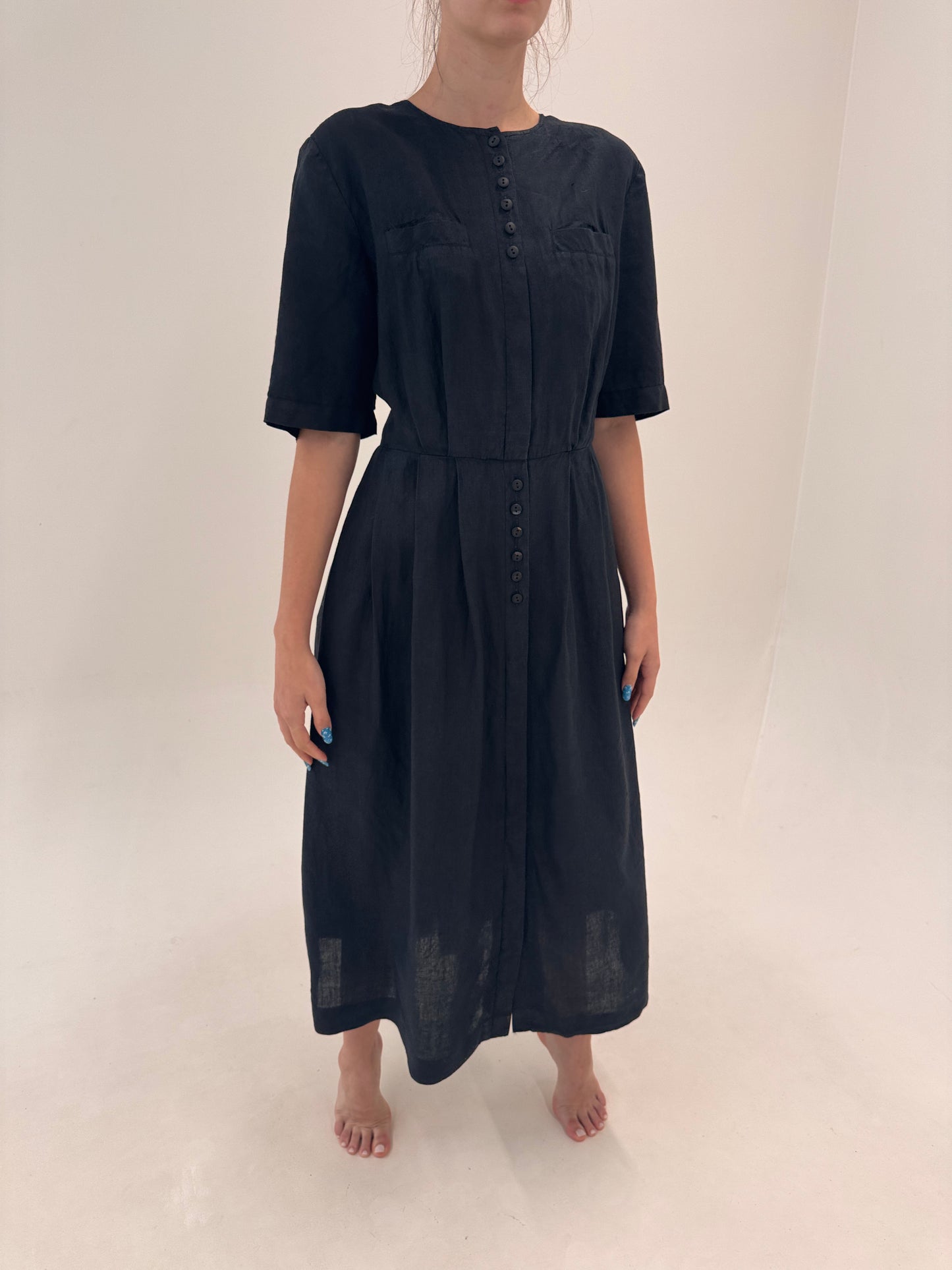 Rochie maxi neagră din in premium cu talie ultra înaltă marcată și buzunare