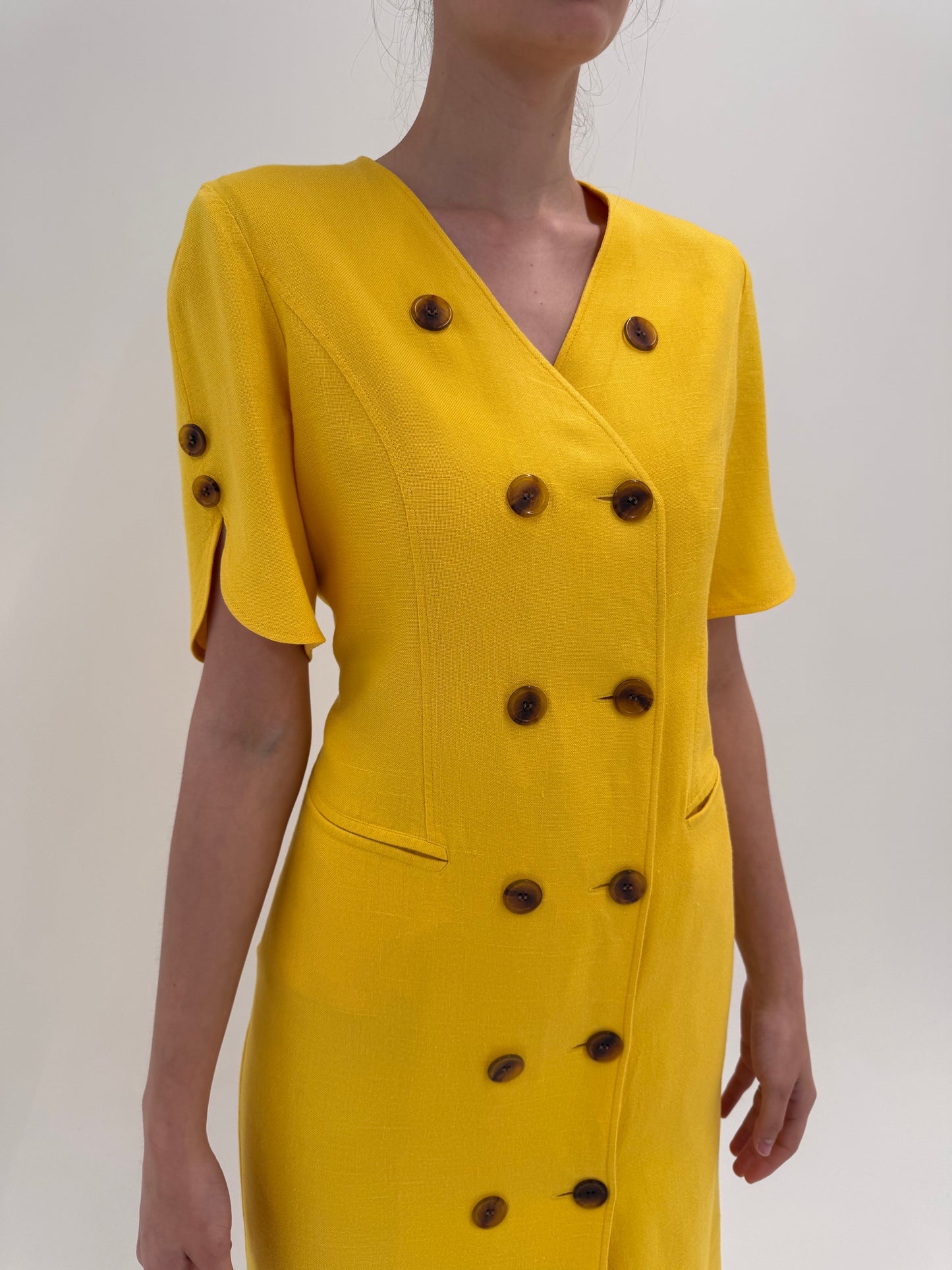 Rochie vintage tip sacou din pânză grea cu nasturi contrastanti și închidere dublă