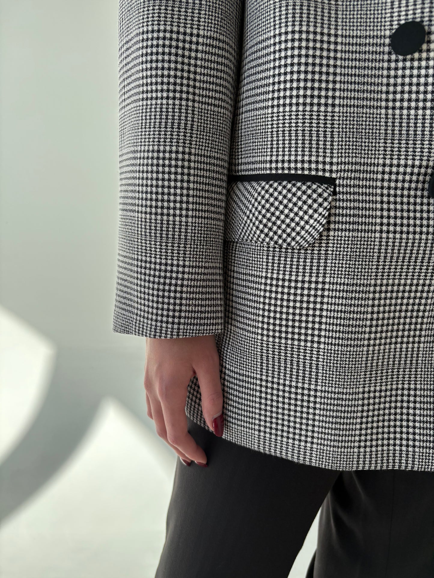 Sacou vintage în carouri alb negru cu închidere dublă din lana extrafina
