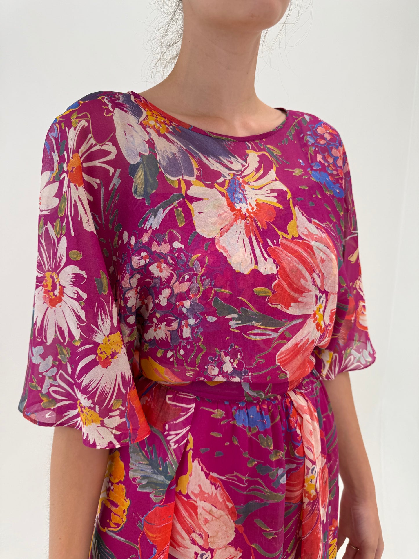 Rochie vintage din mătase naturală în culori tari cu mâneci tip capa