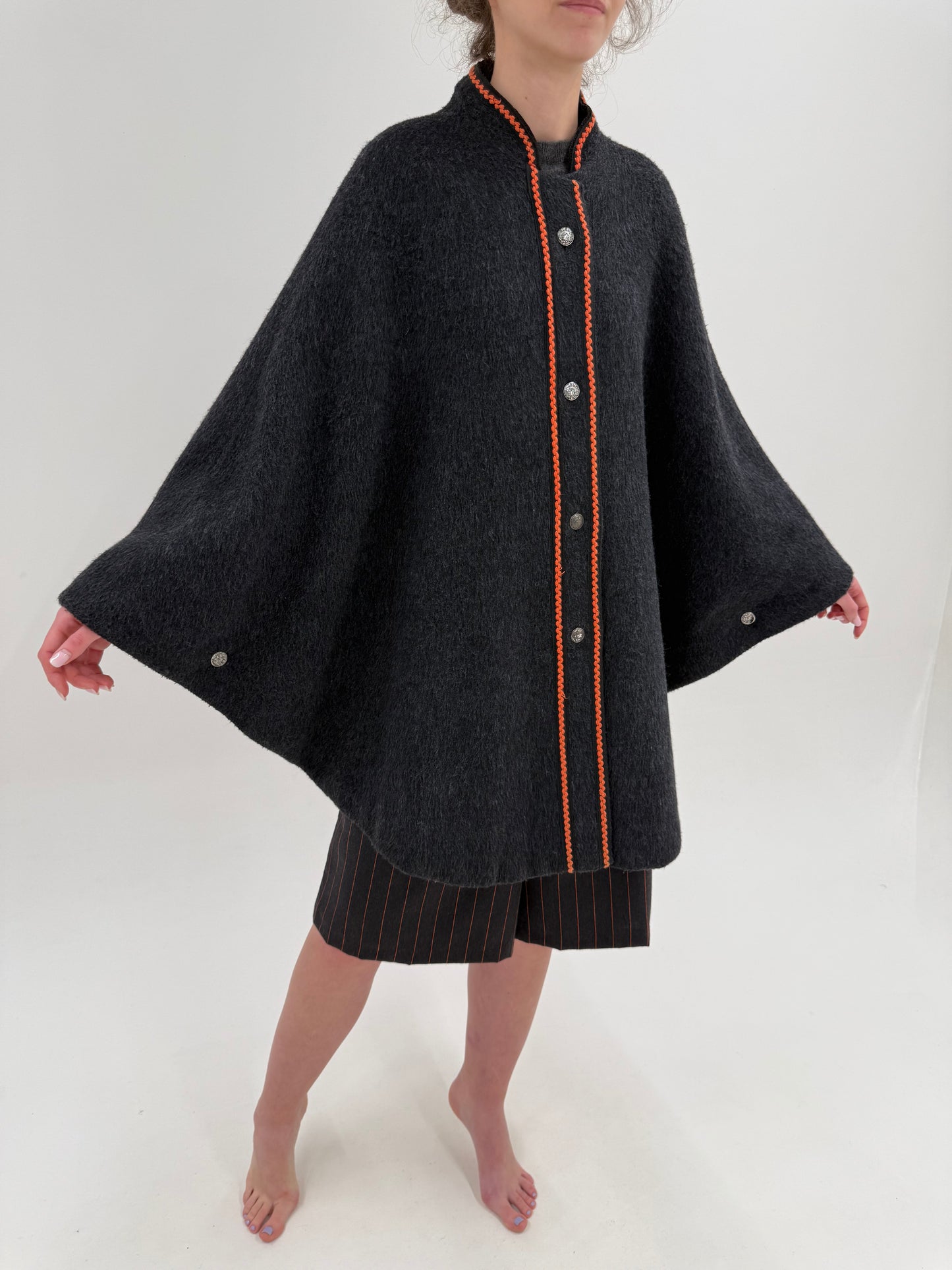 Capa groasă din lana și mohair cu inserții oranj pudrat super călduroasă