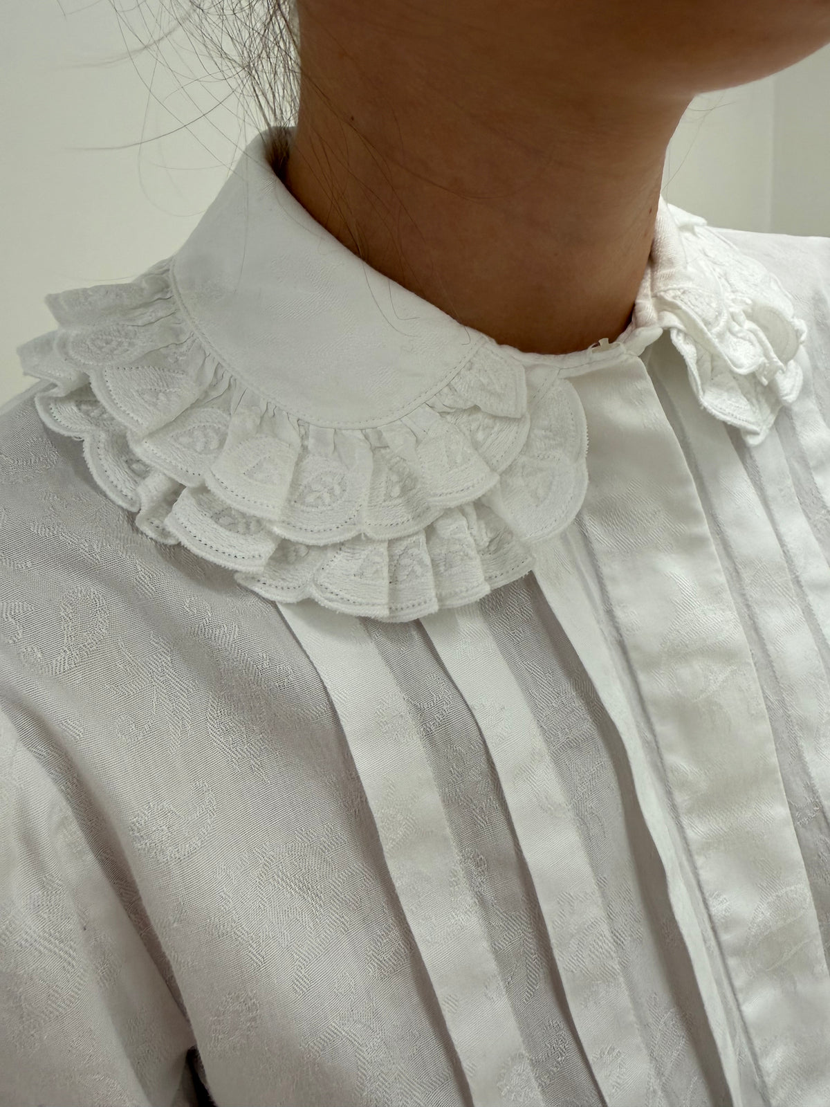 Cămașa vintage cu guler mare și broderie anglaise din bumbac premium gros
