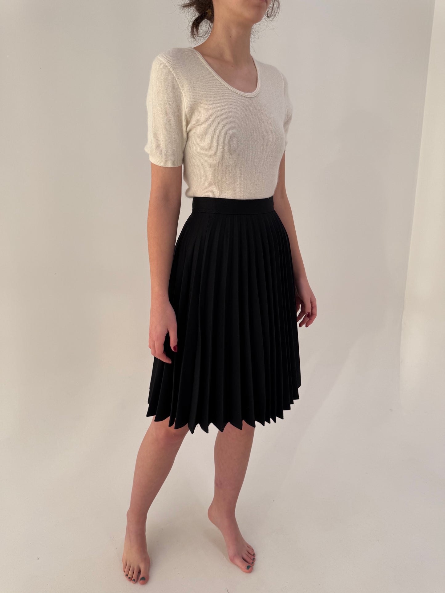Fustă neagra vintage plisată din lana extrafina cu talie ultra înaltă