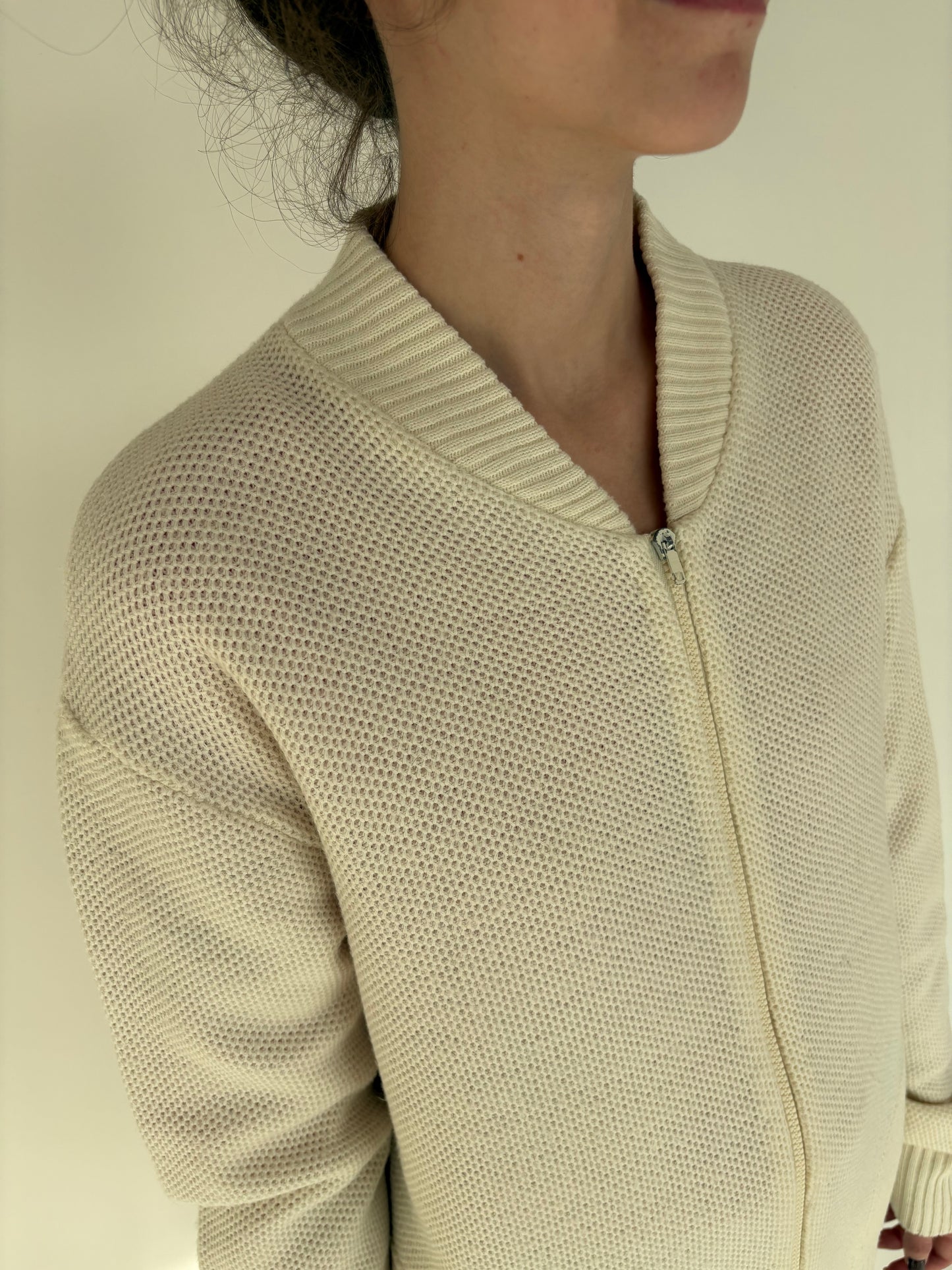 Jacheta tall butter white din lana merino extrafina de gramaj mare