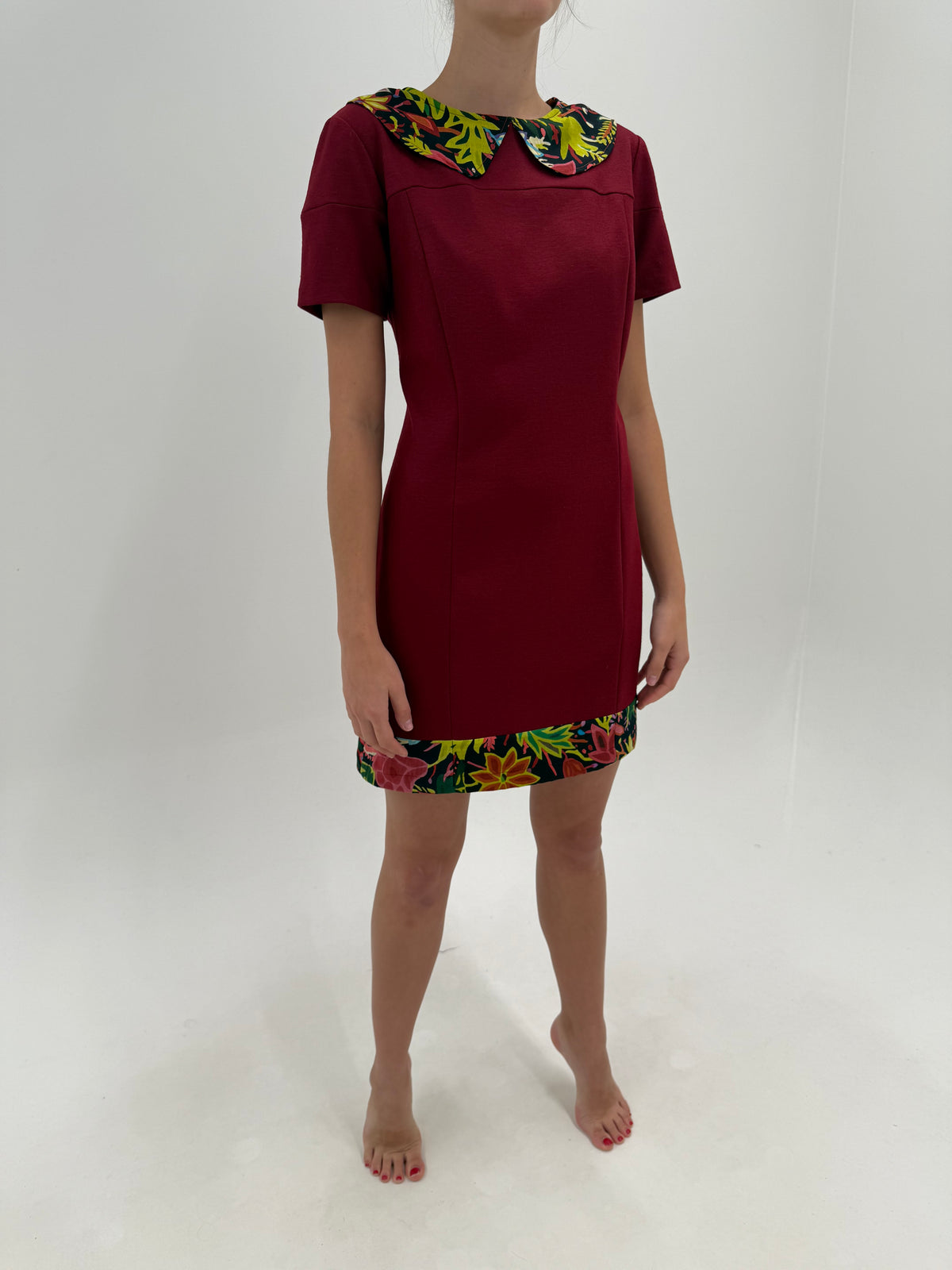 Rochie burgundy Trussardi din lana extrafina confort cu guler colorat