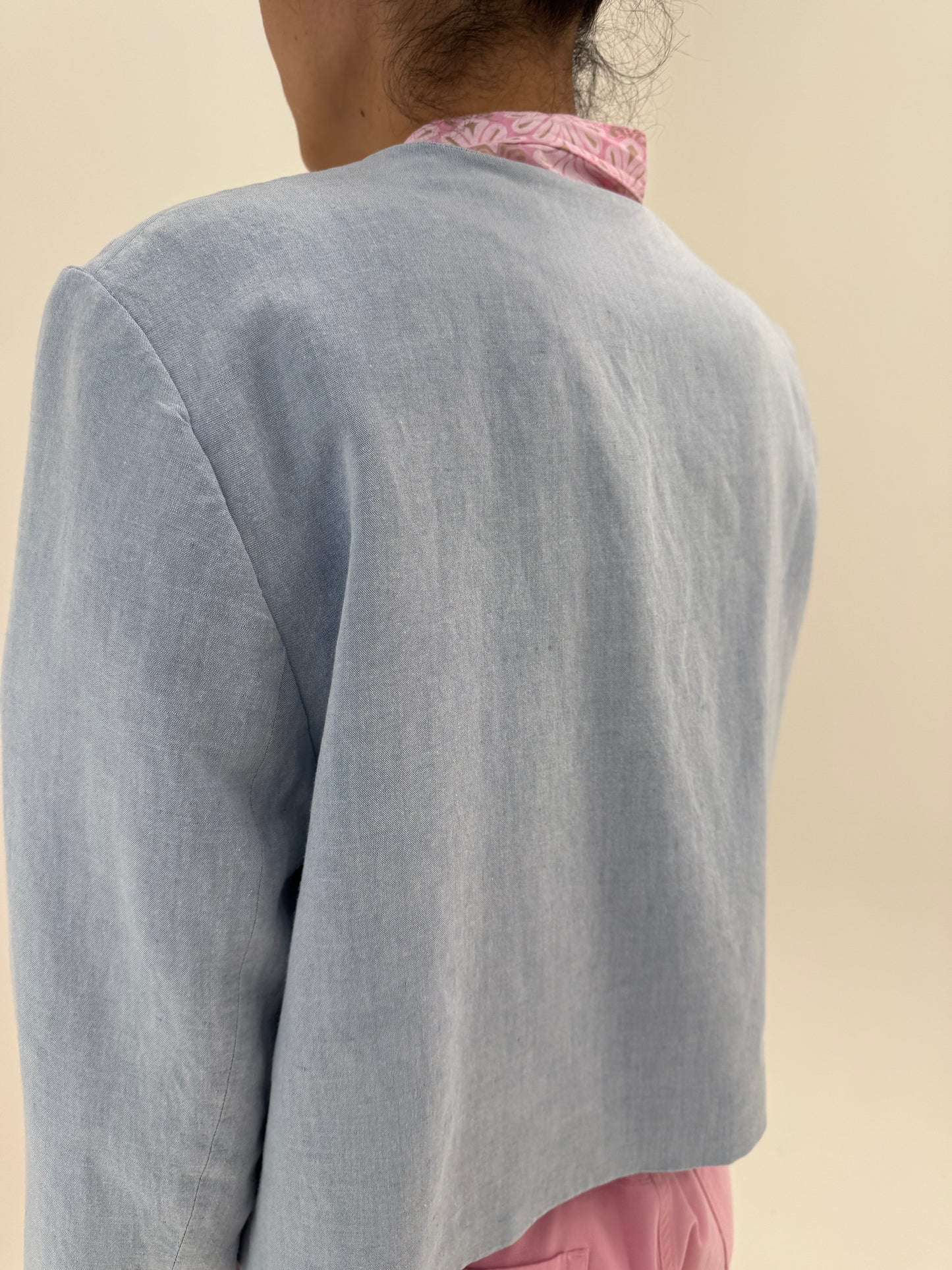 Sacou baby blue în croi minimalist stil Chanel din pânză de in și vascoza