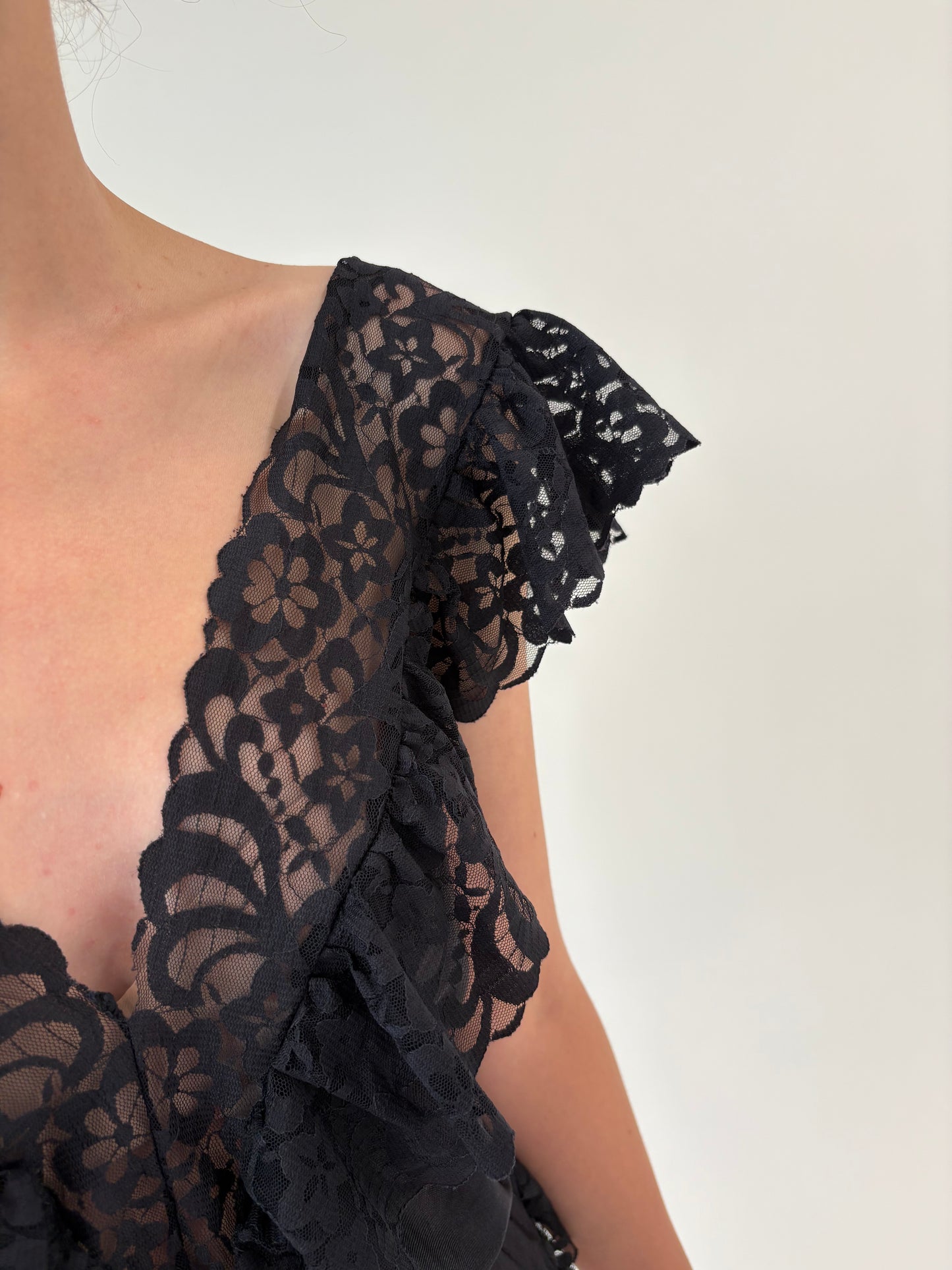 Body vintage strech negru cu volane și inserții de dantelă