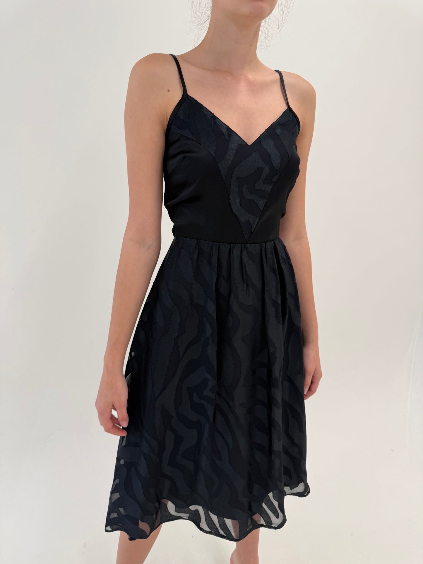 LBD vintage in croi de ani 50 de cocktail din material spectaculos