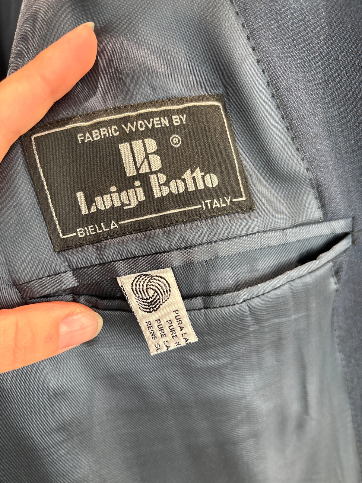 Costum tall jeans blue din lana extrafina în croi actual