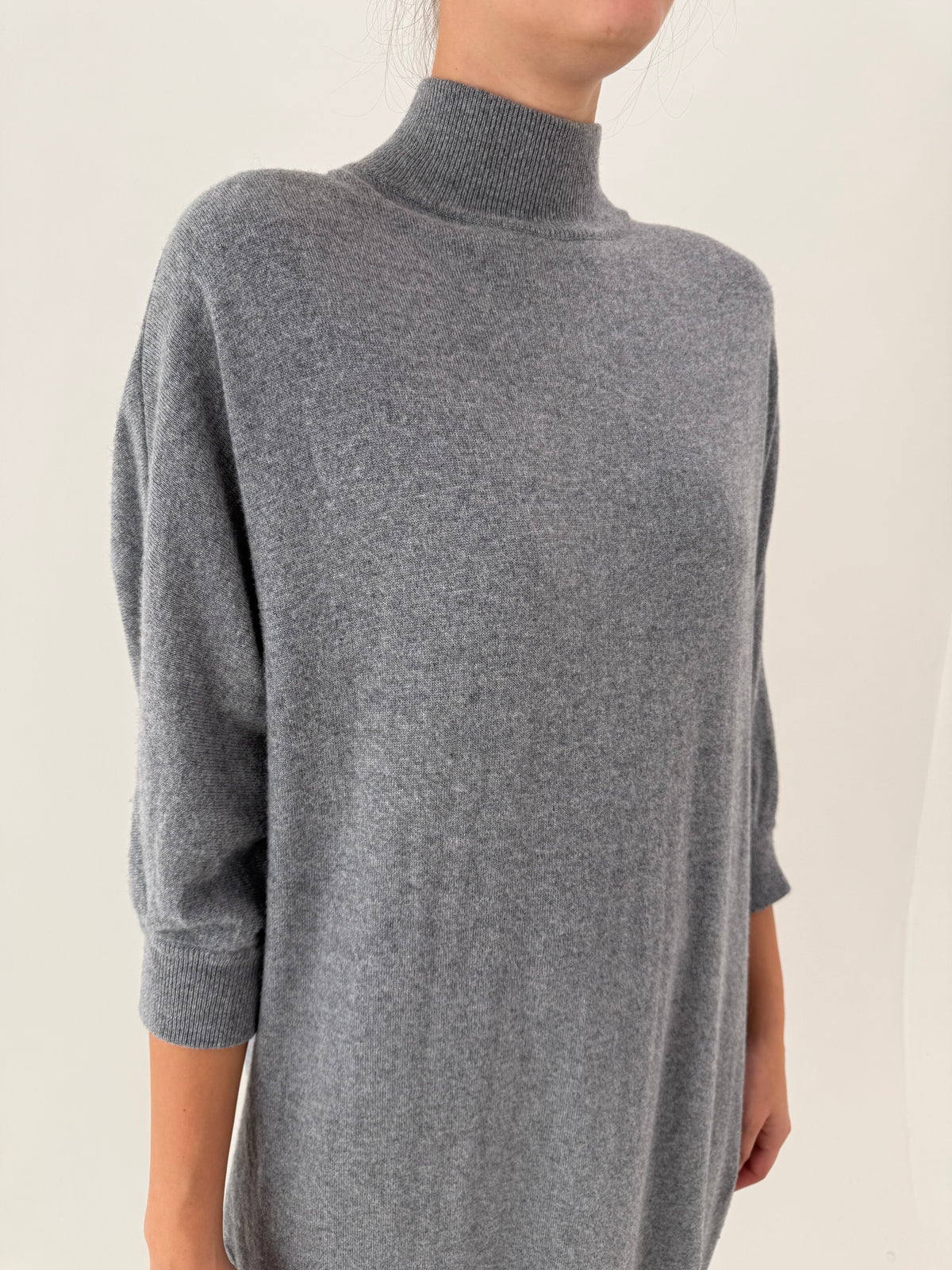 Rochie maxi tip Maleta din lana merino excepțională extafina în croi drapat minimalist