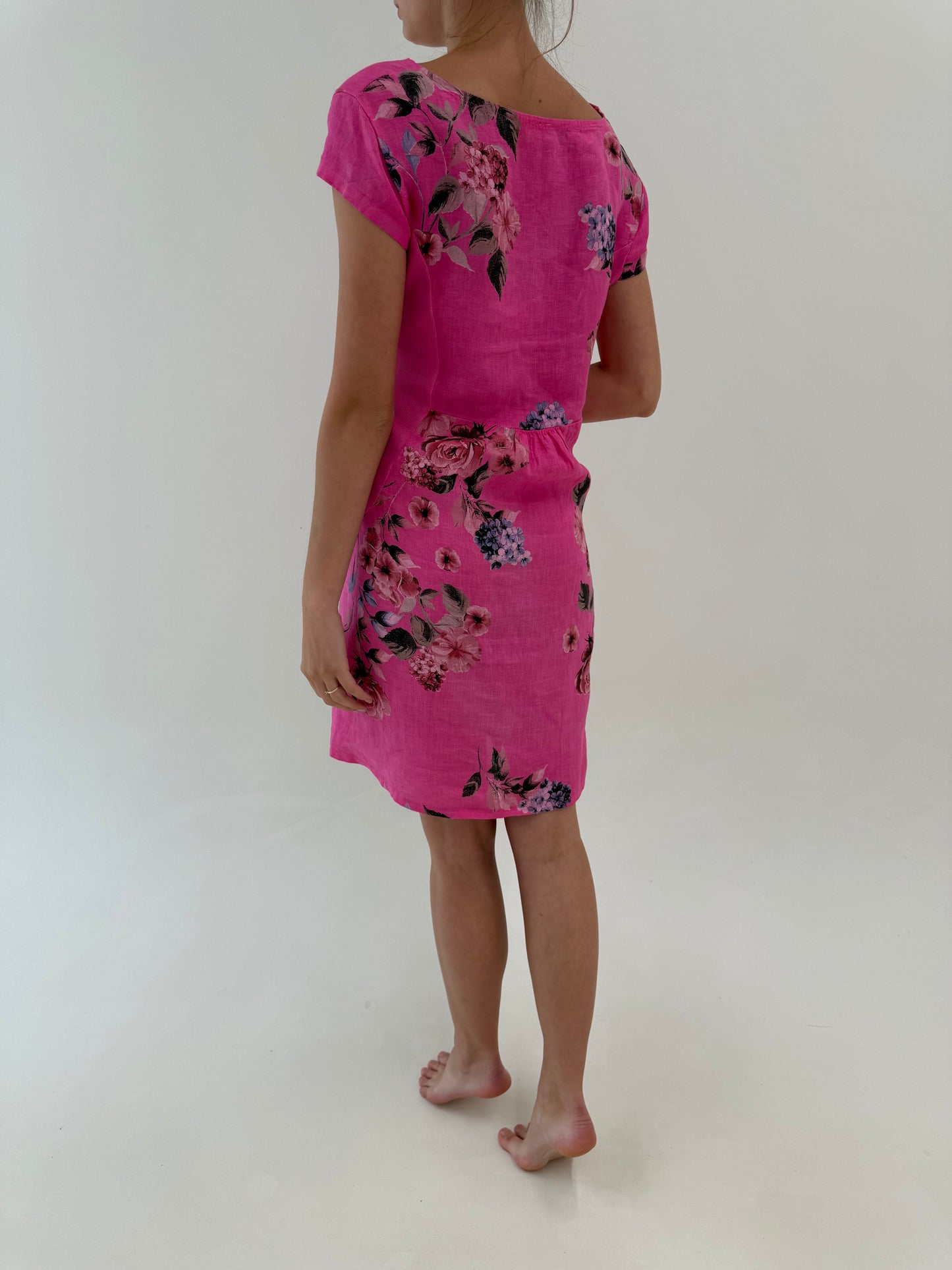 Rochie italiană din in fucsia cu print floral superb în croi minimalist și buzunare