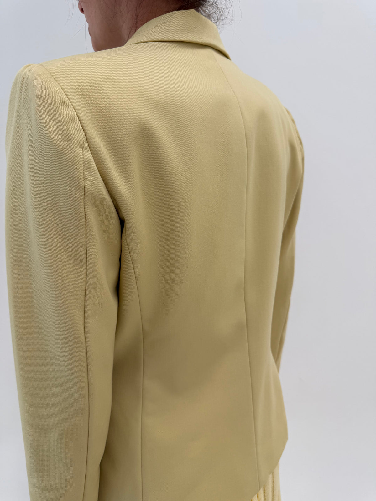 Sacou petite cambrat italian din lana extrafina virgină butter yellow