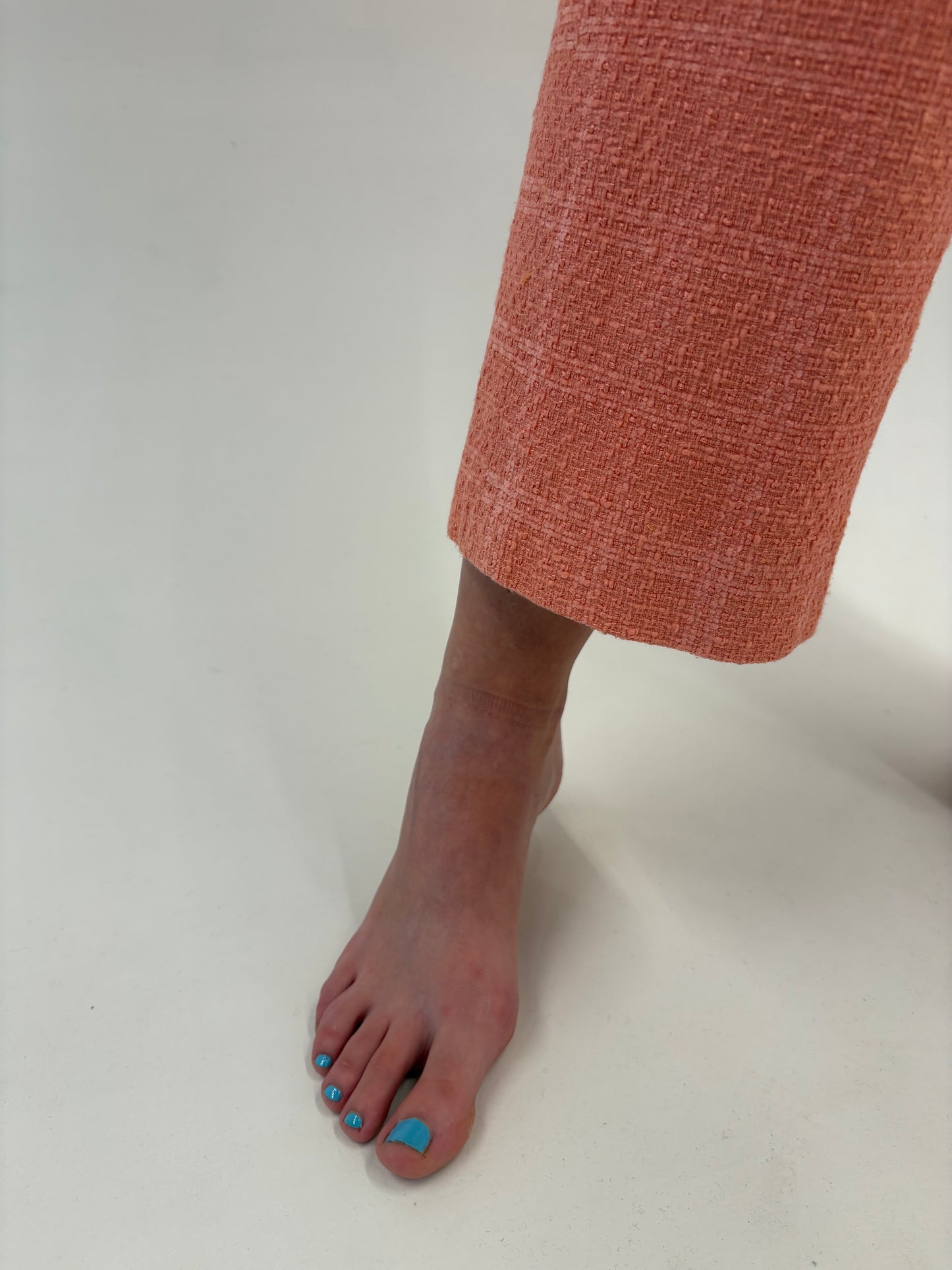 Pantaloni în stil Chanel din tweed excepțional  salmon pink