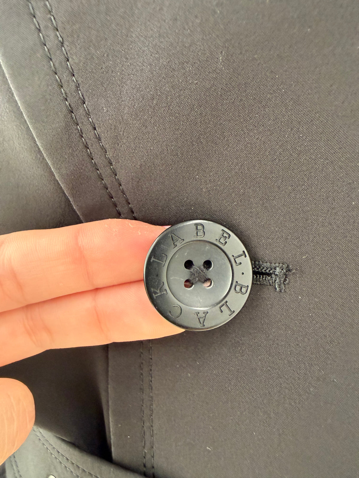 Trench Burberry negru din gabardină groasă texturată tall