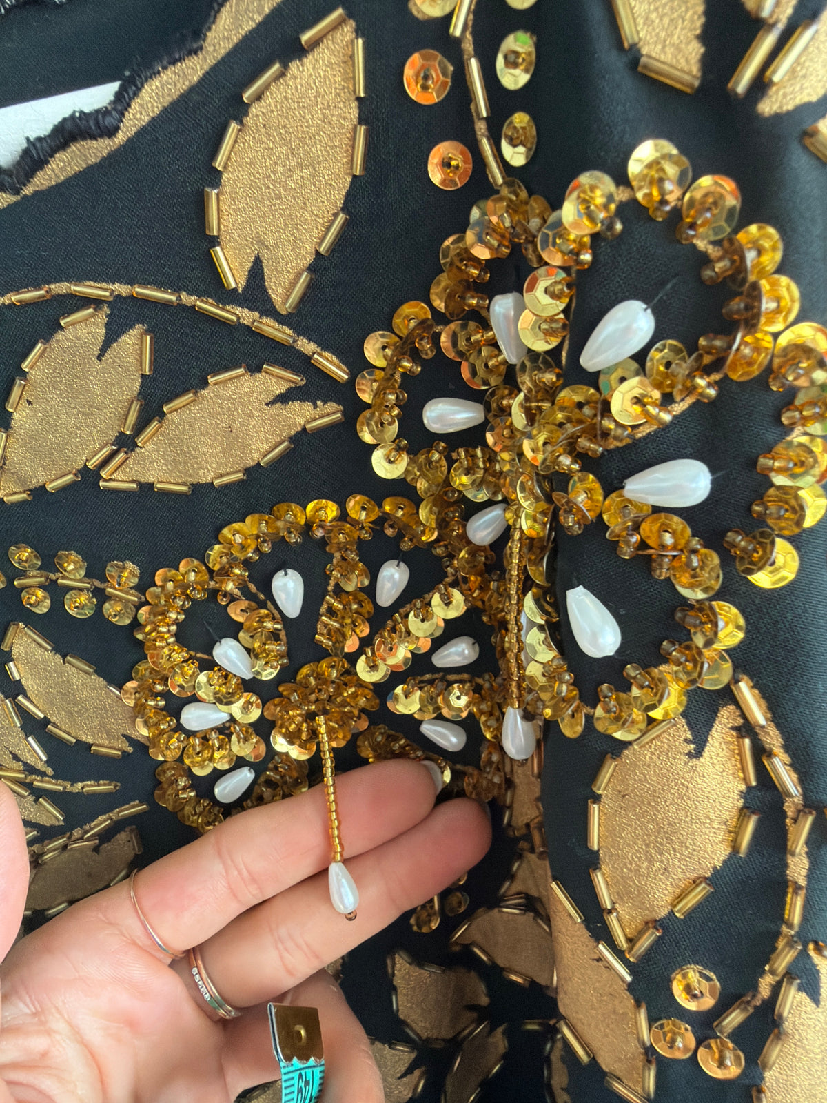 Kaftan cu print manual auriu pudrat și aplicații manuale superbe