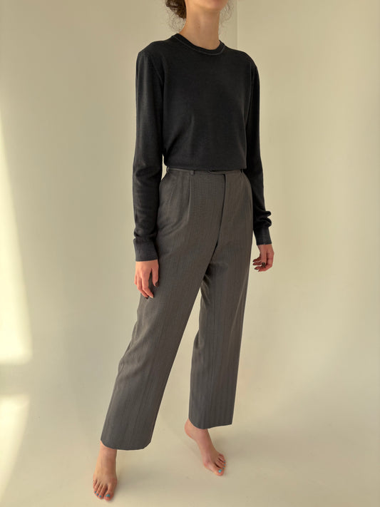 Pantaloni din lana extrafina cu pense și dungi fine verticale