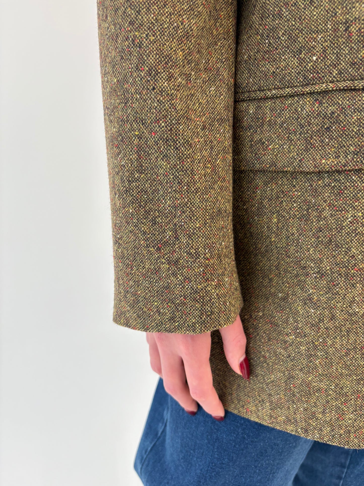 Sacou italian camel în croi actual din tweed de lana cu inserții colorate