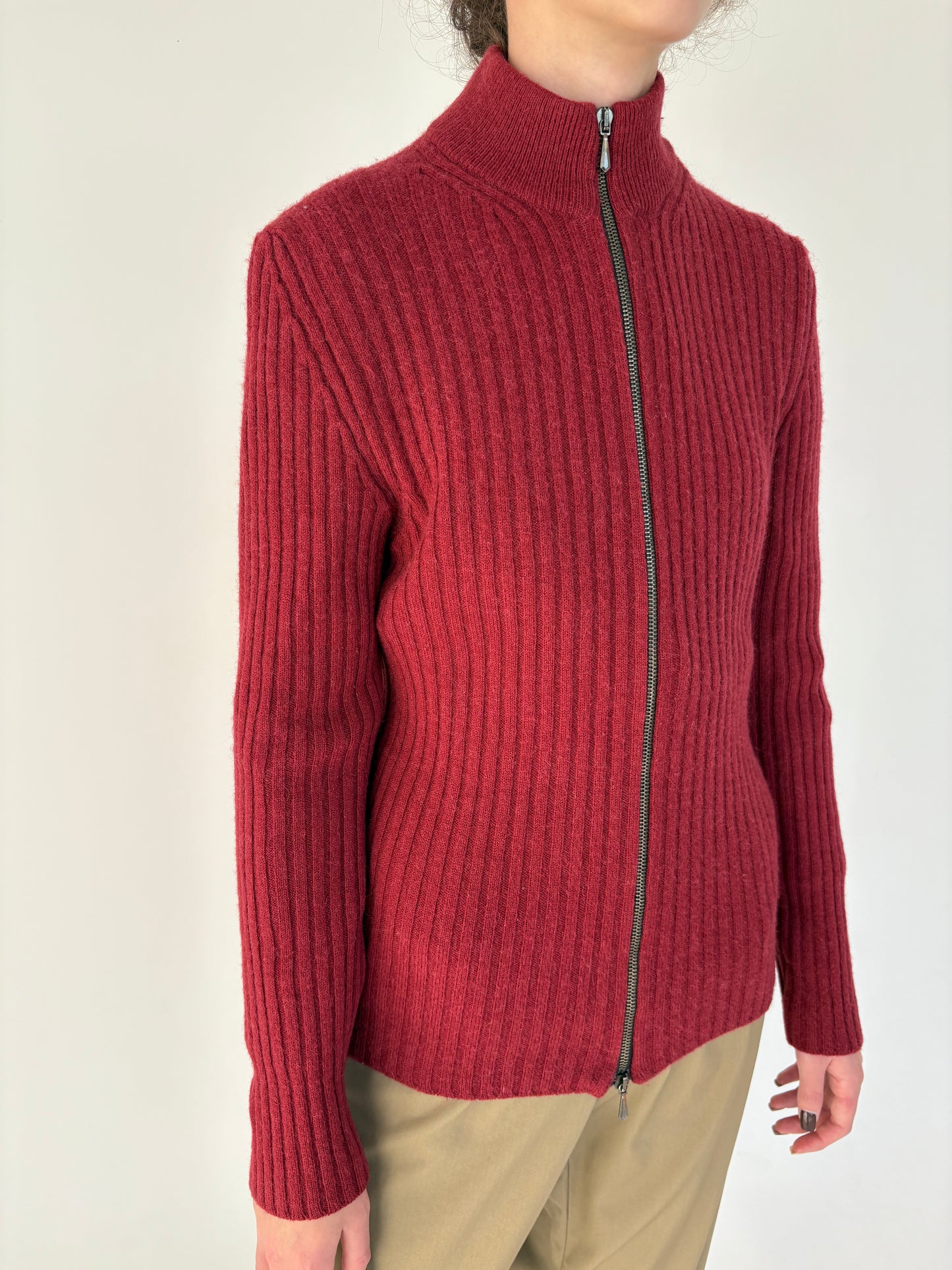 Maleta groasă marsala red cu influențe sport din lana extrafina