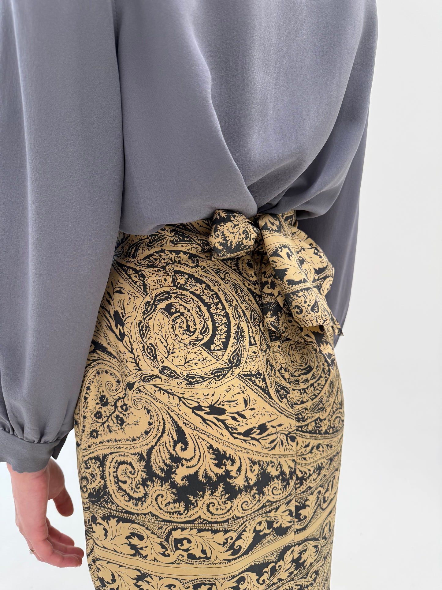 Fustă maxi petrecută din mătase naturală cu print paisley camel
